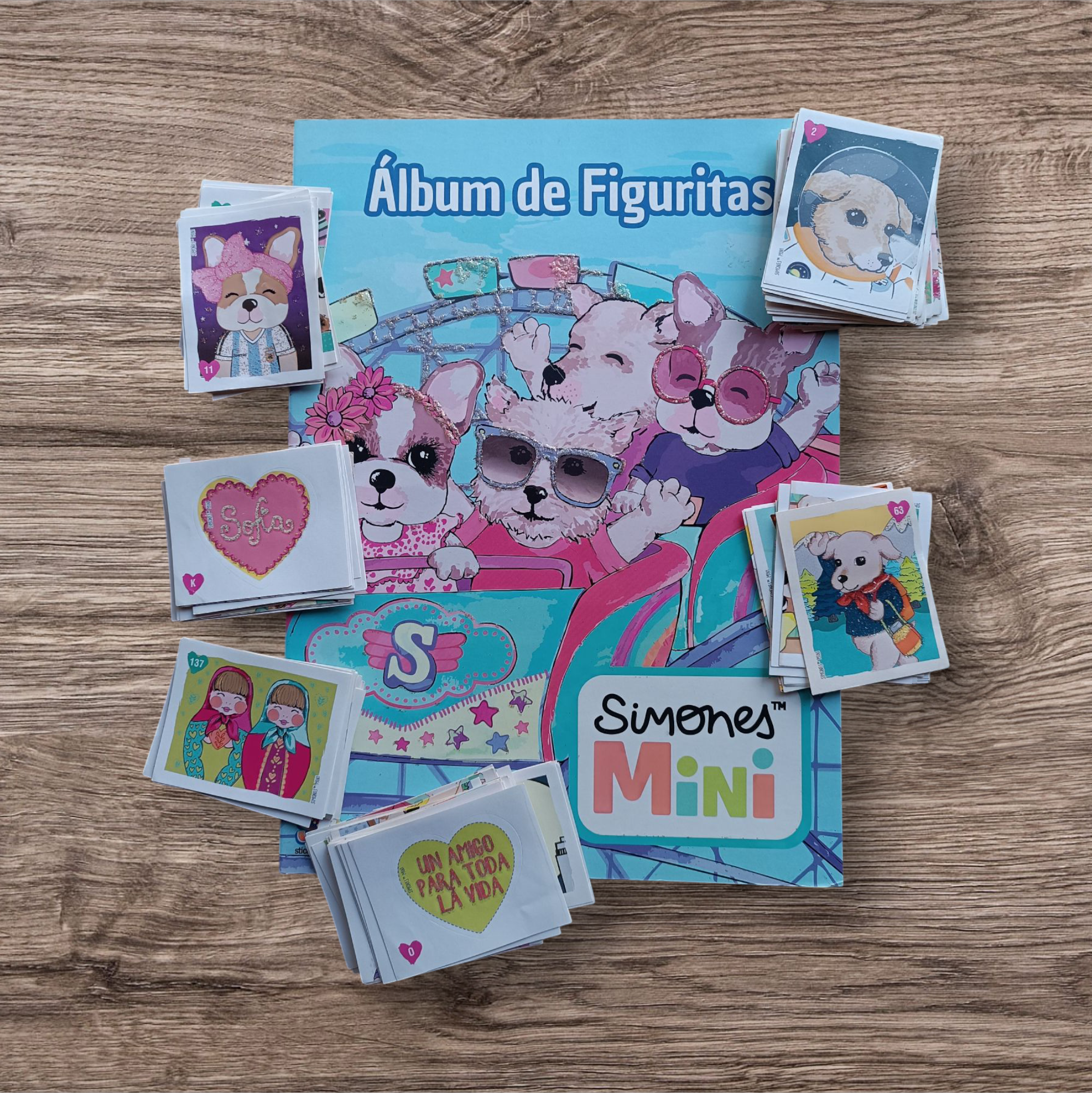 Álbum + 148 figuritas sin repetir Simones Mini