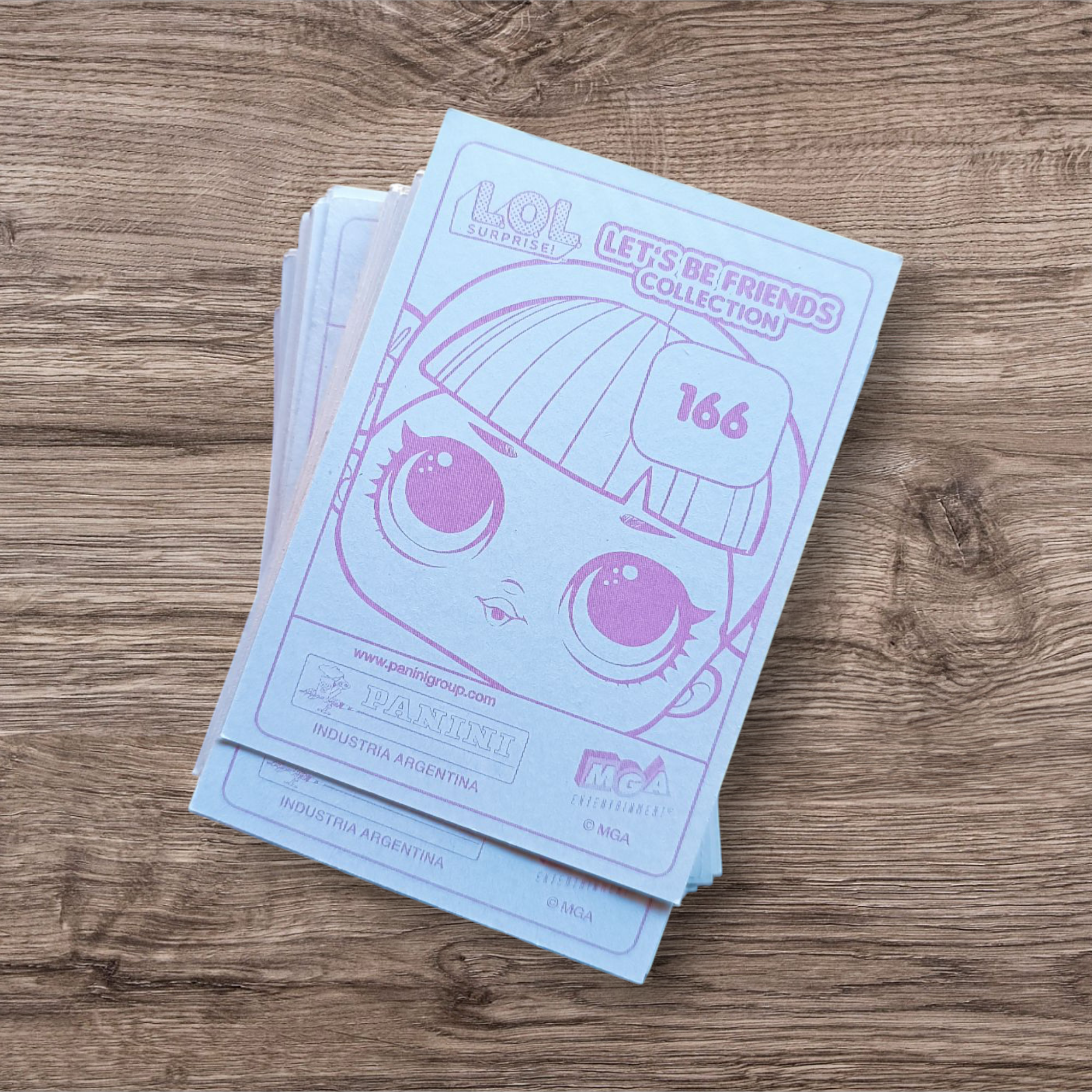 Lote 139 figuritas sin repetir LOL Vamos a ser amigos, de Panini