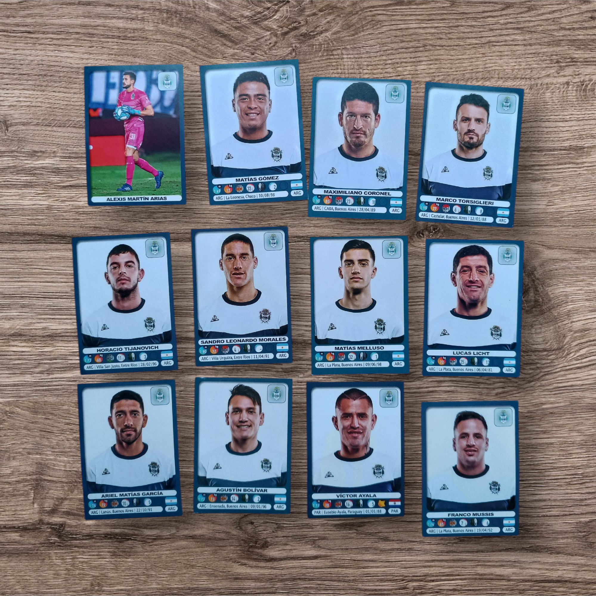 Lote 12 figuritas sin repetir Gimnasia y Esgrima de La Plata