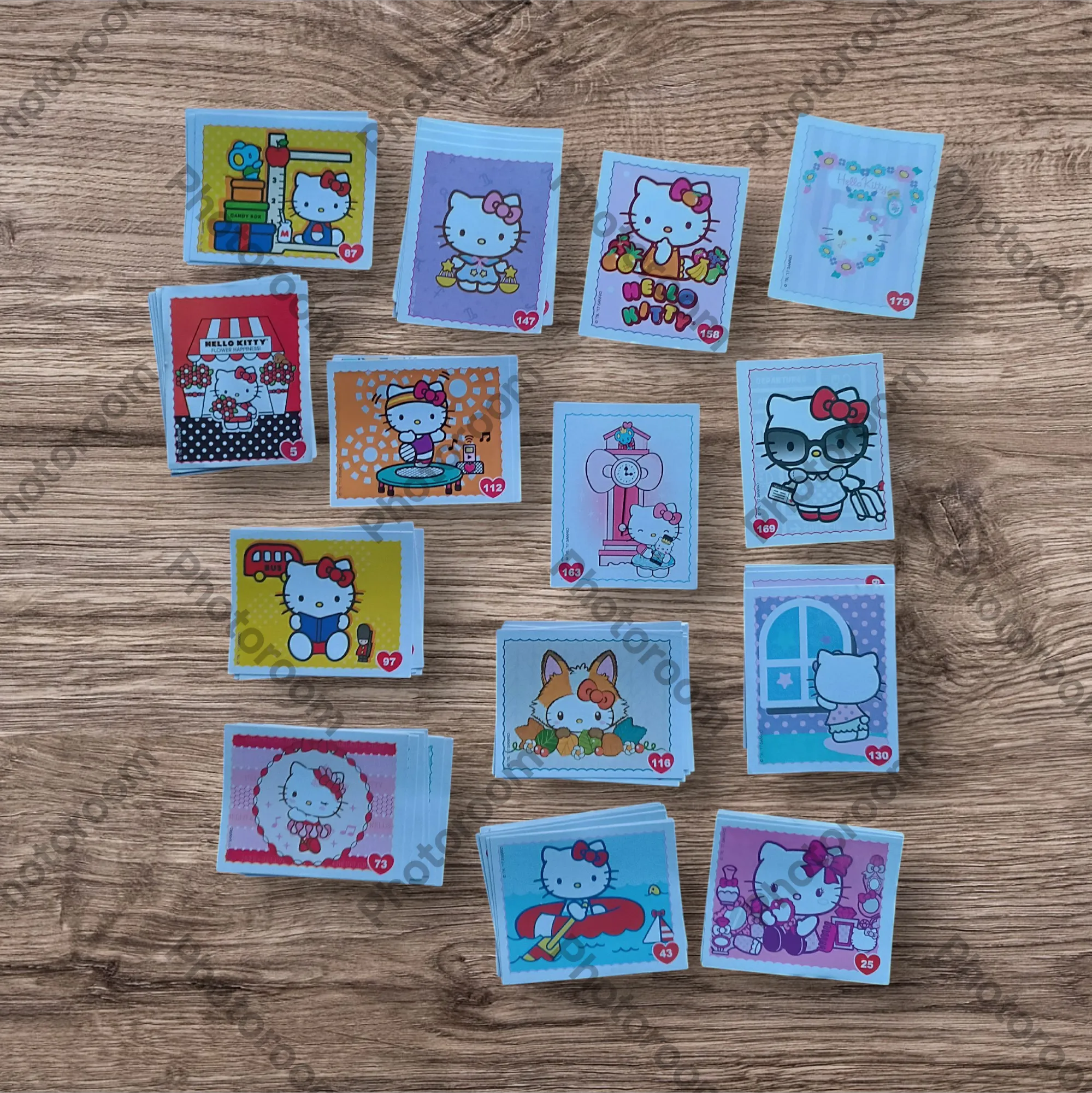 Lote 66 figuritas sin repetir Hello Kitty