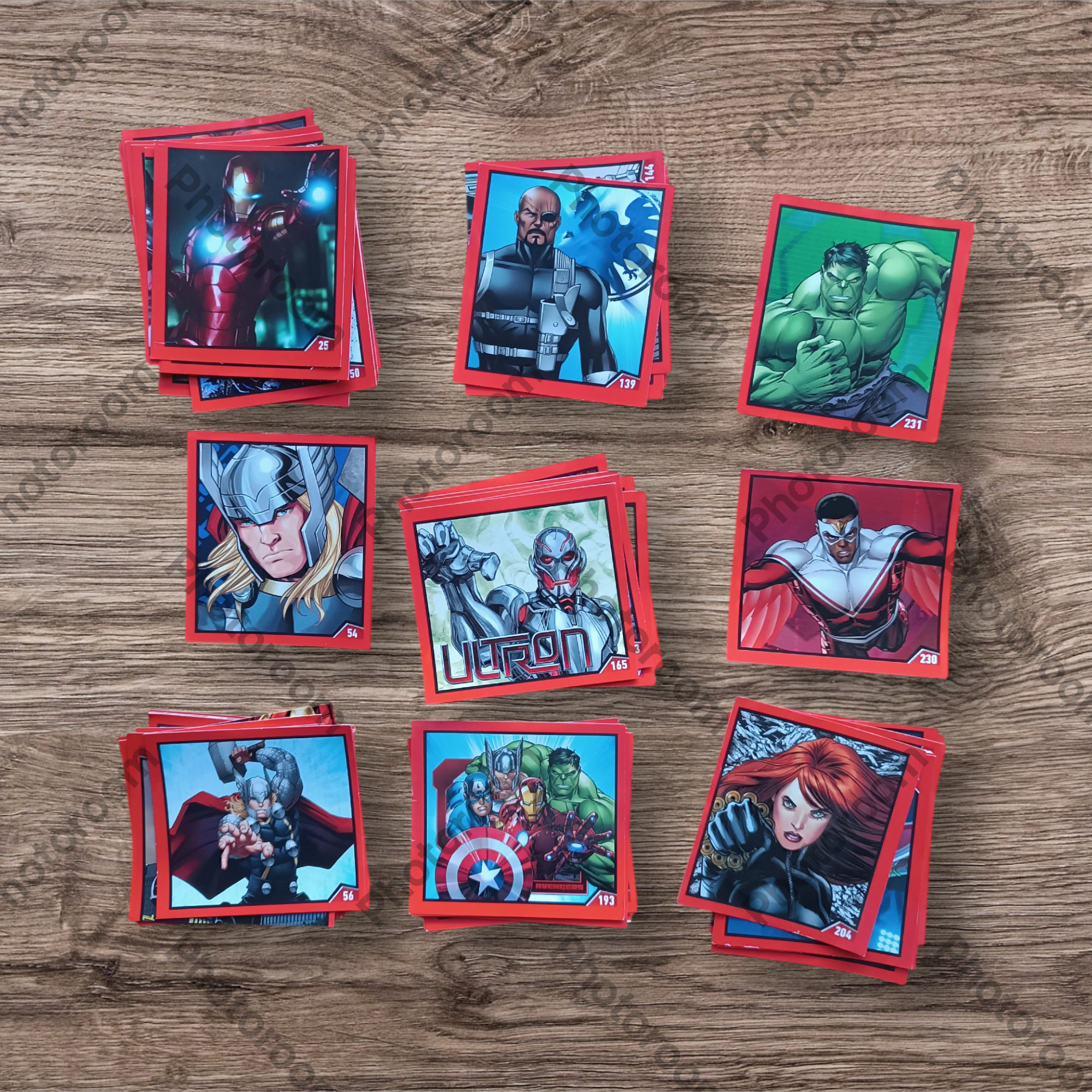 Hermoso lote 56 figuritas sin repetir Avengers