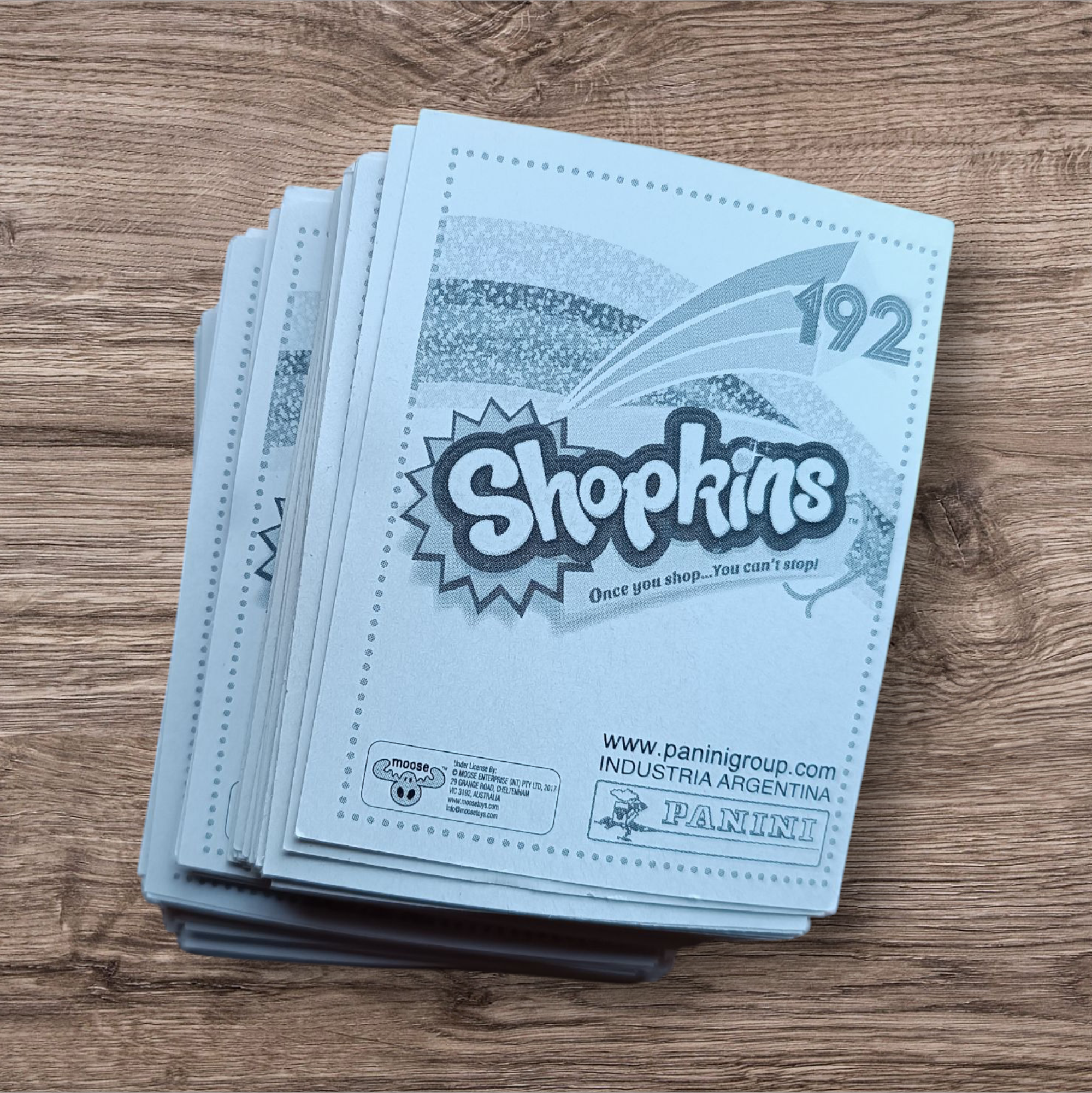 Lote 100 figuritas sin repetir Shopkins, de Panini