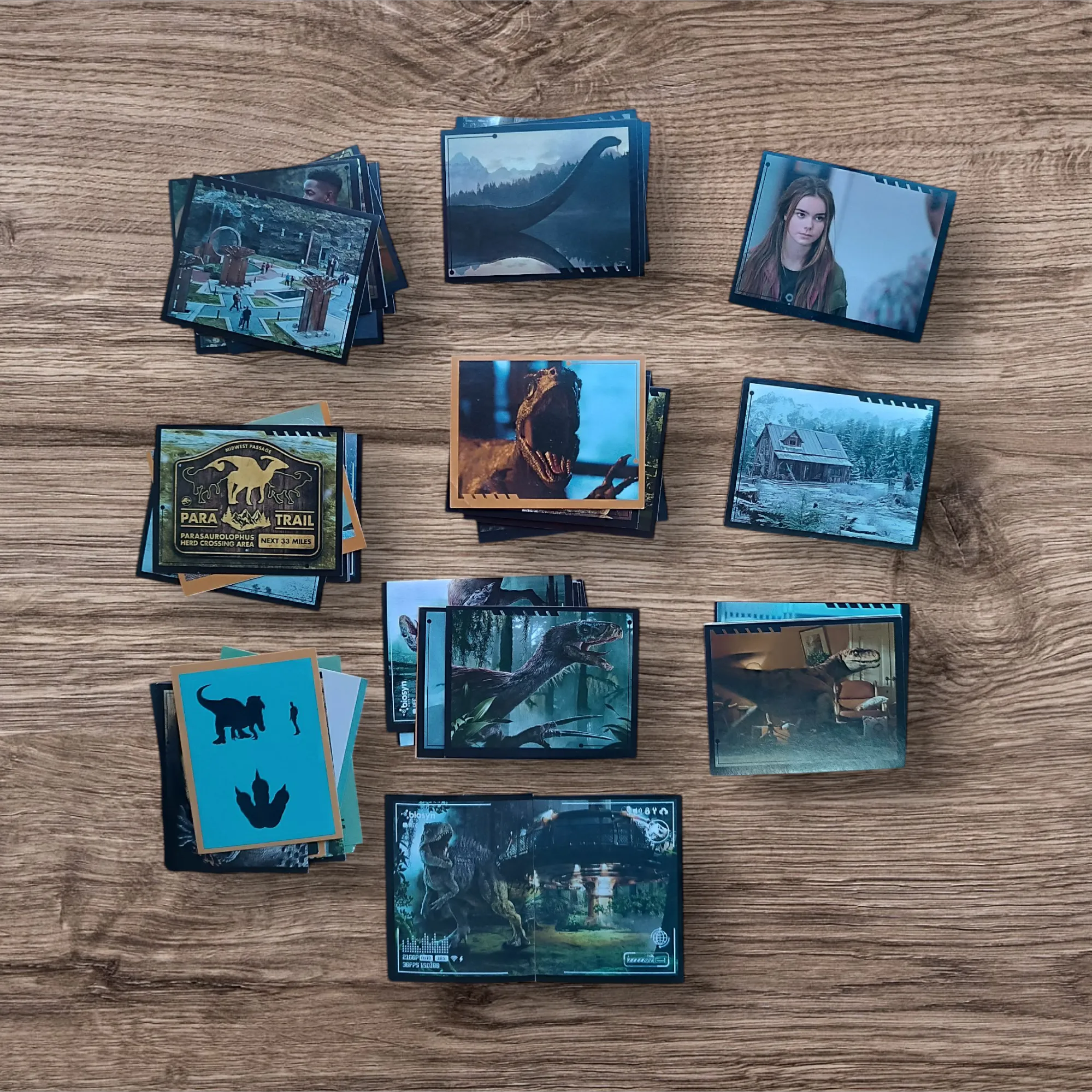 Lote 60 figuritas sin repetir Jurassic World Dominion