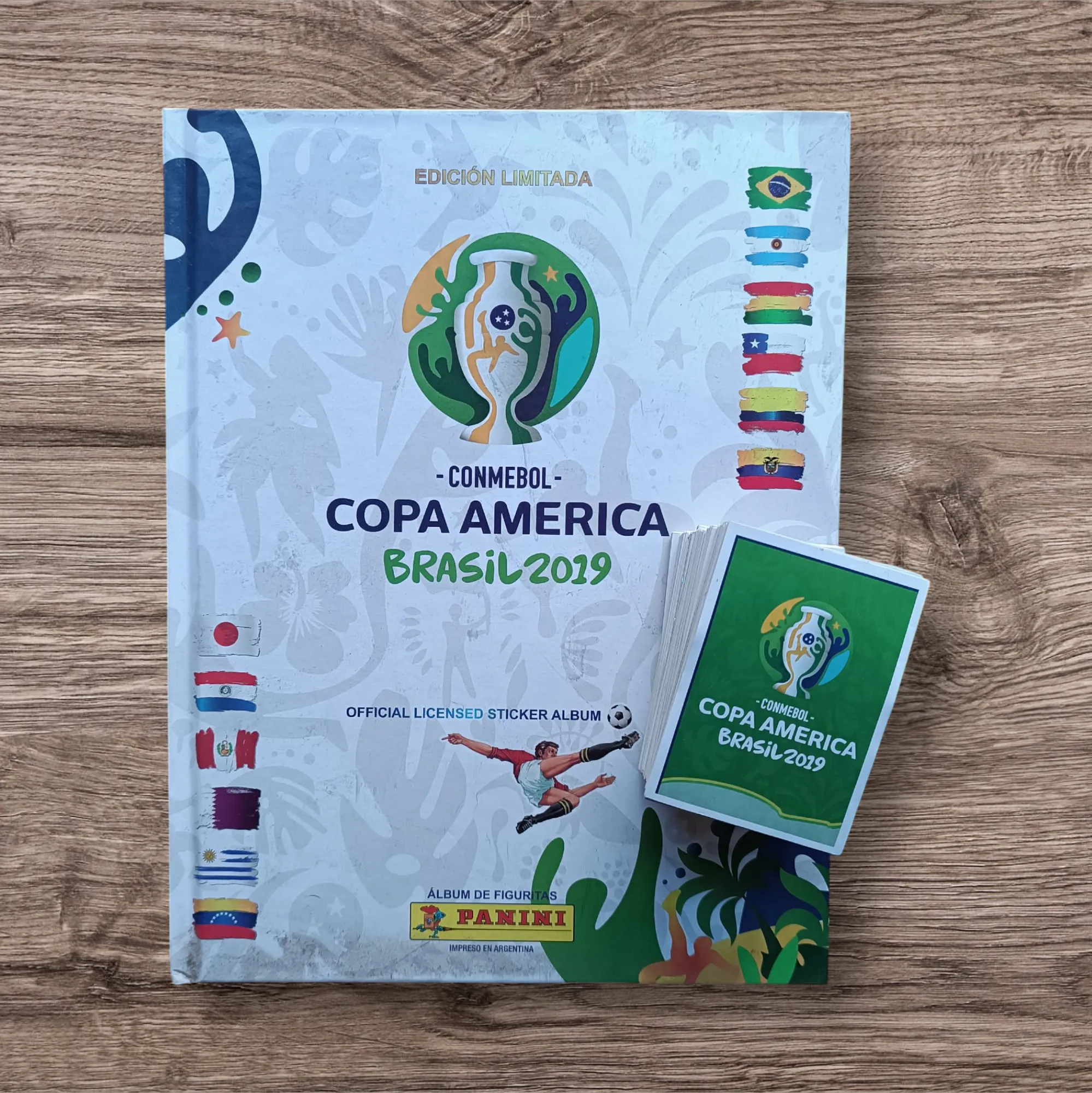 Álbum tapa dura + 324 figuritas sin repetir Copa América Brasil 2019