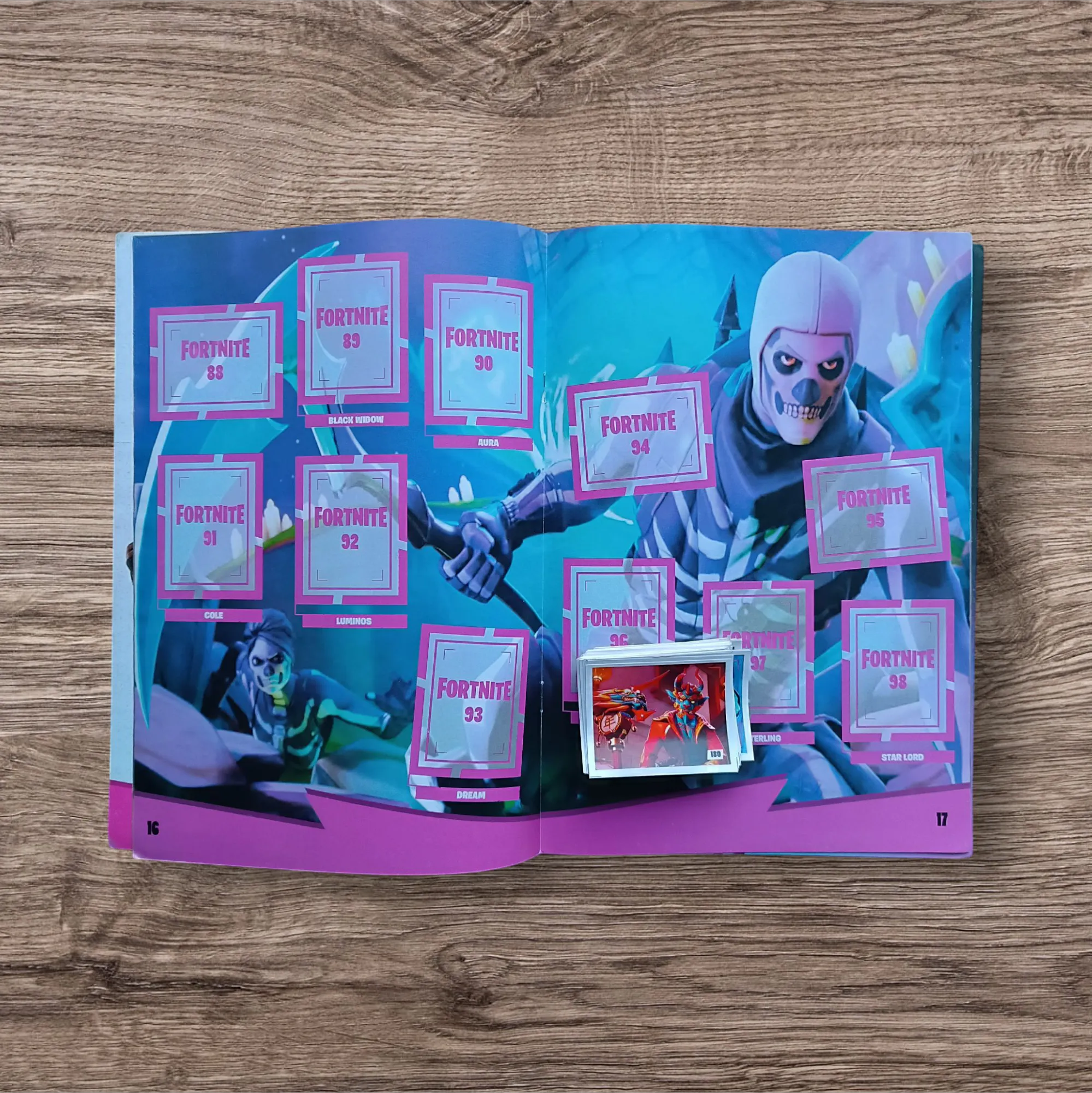 Álbum + 61 figuritas Fortnite Temporada X