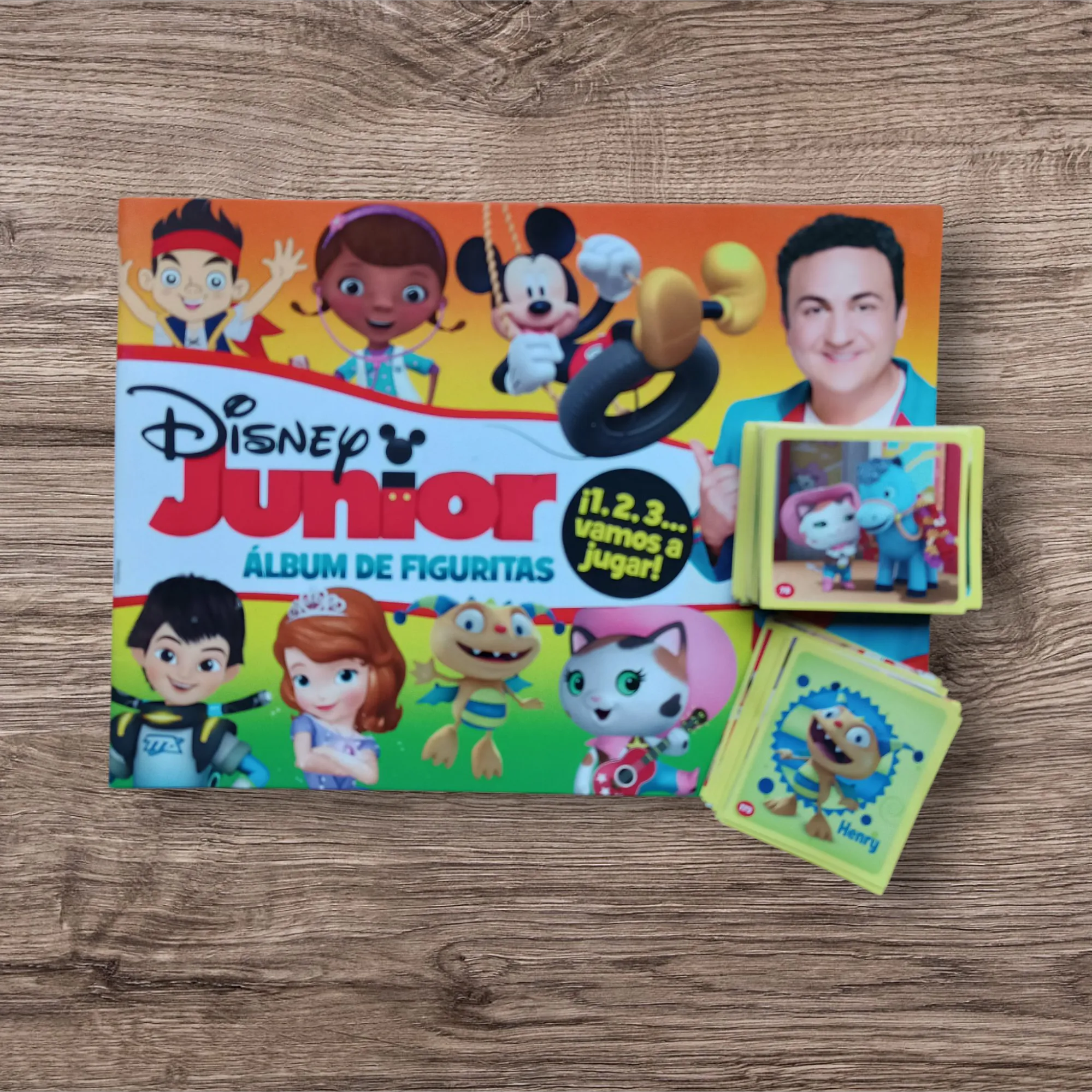 Álbum + 85 figuritas sin repetir Disney Junior