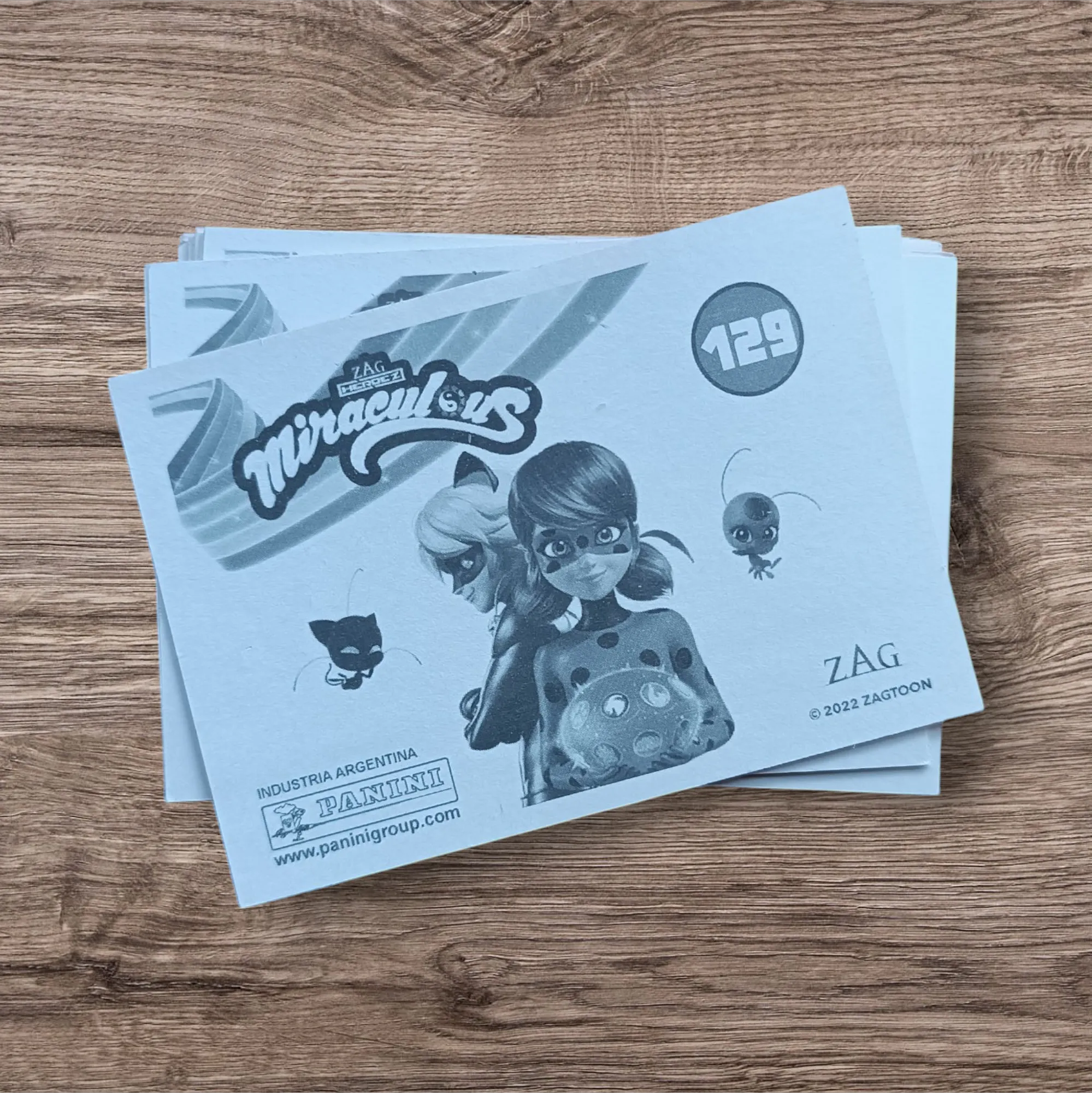 Lote 47 figuritas sin repetir Miraculous, de Panini