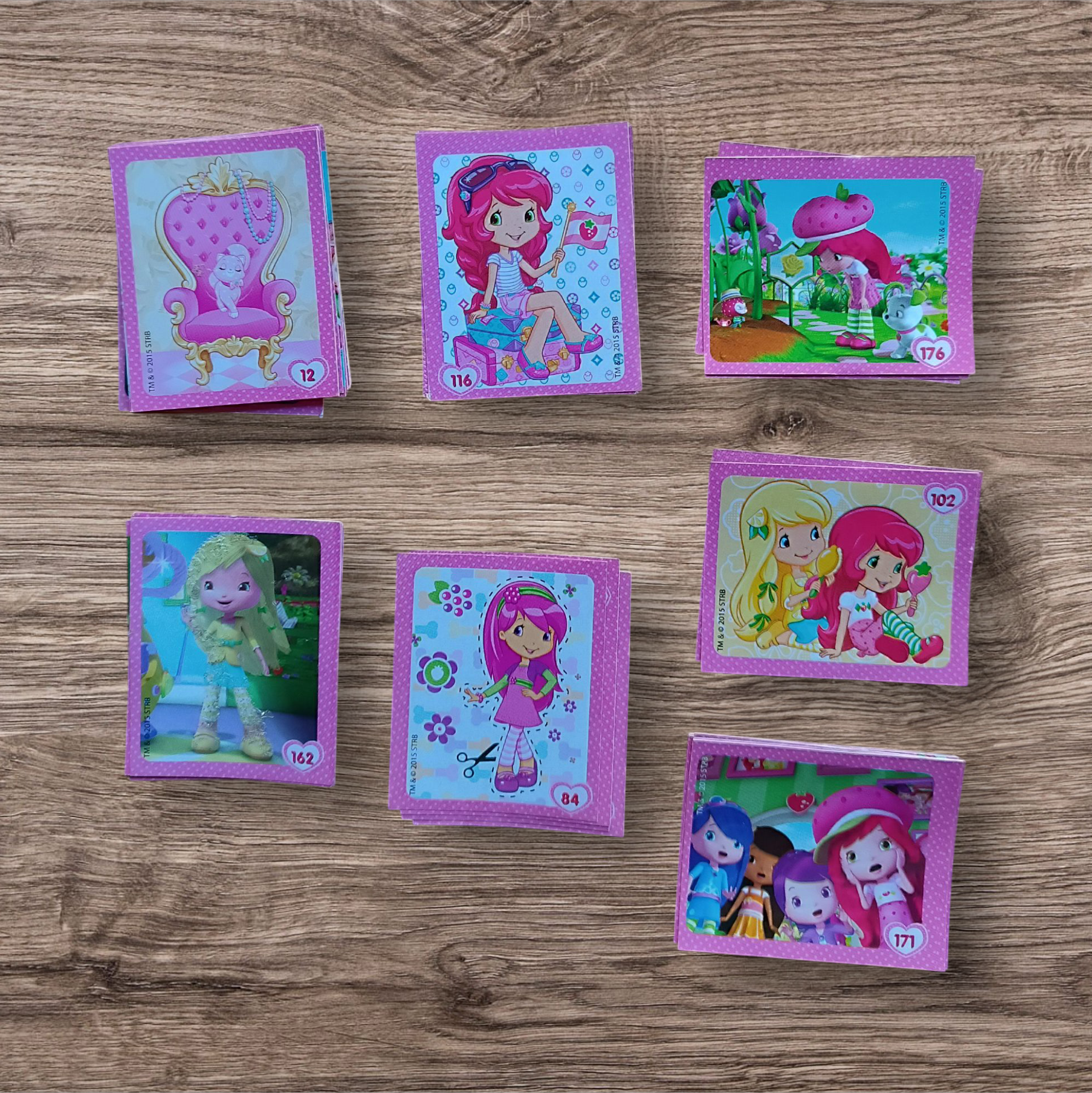 Lote 35 figuritas sin repetir Frutillitas