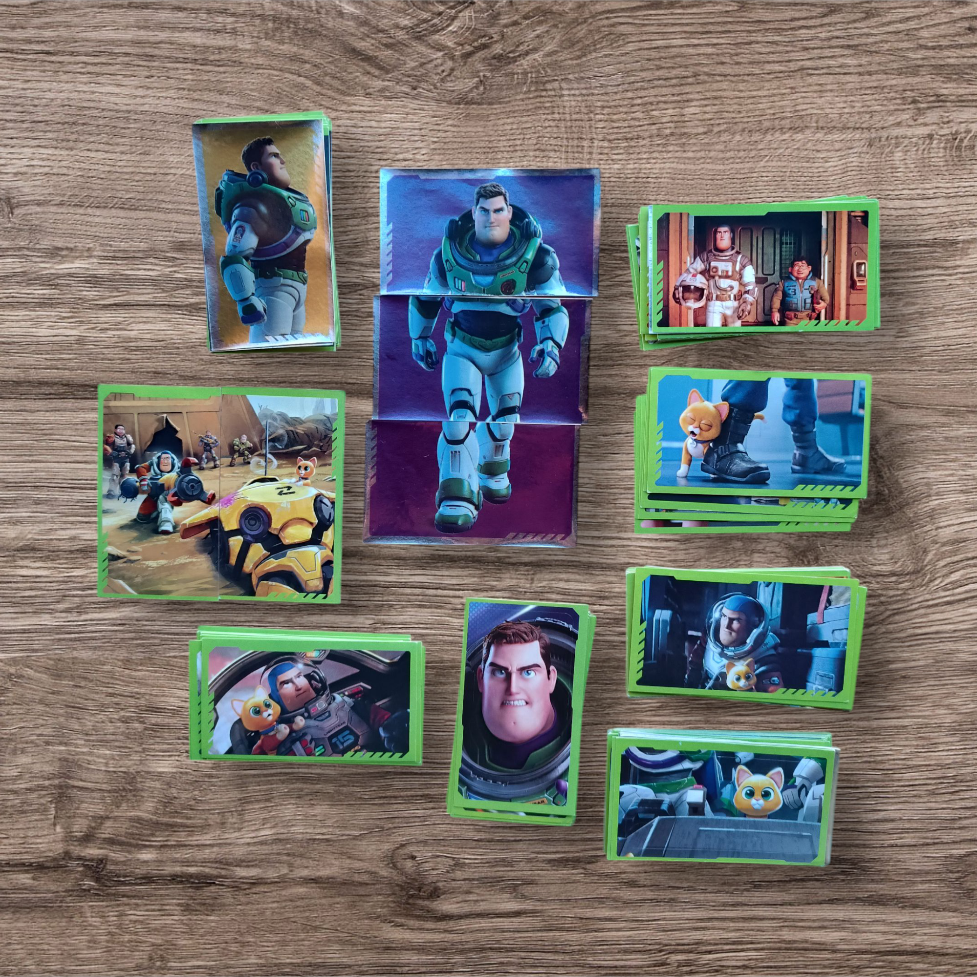 Lote 155 figuritas sin repetir Lightyear de Panini