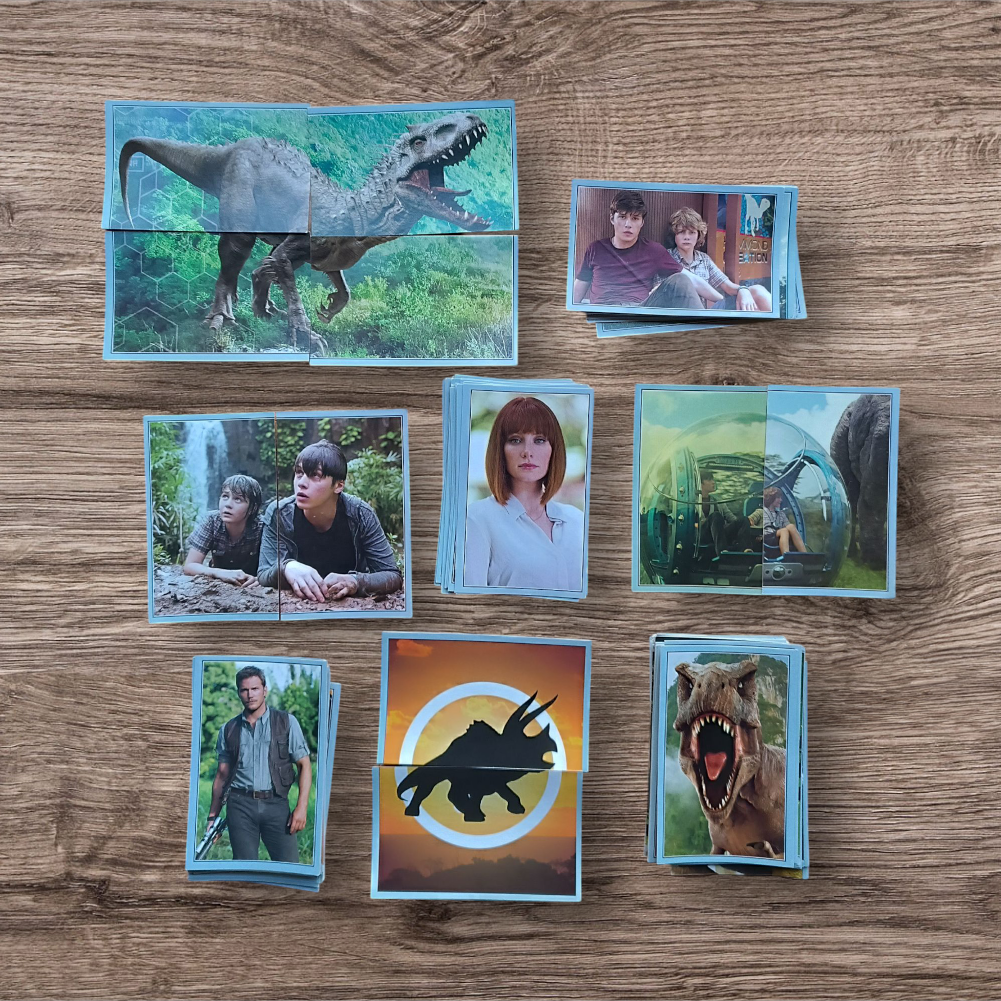 Lote 118 figuritas sin repetir Jurassic World