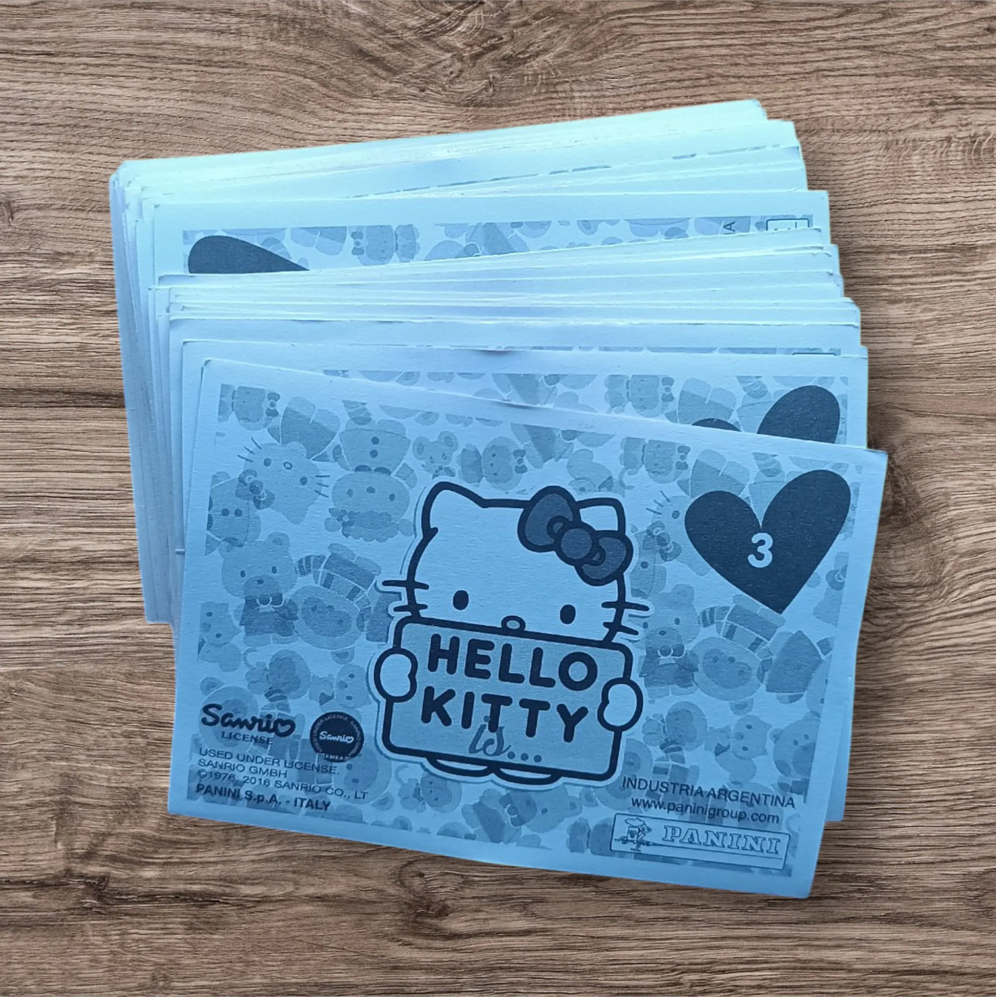 Lote 64 figuritas sin repetir Hello Kitty, de Panini