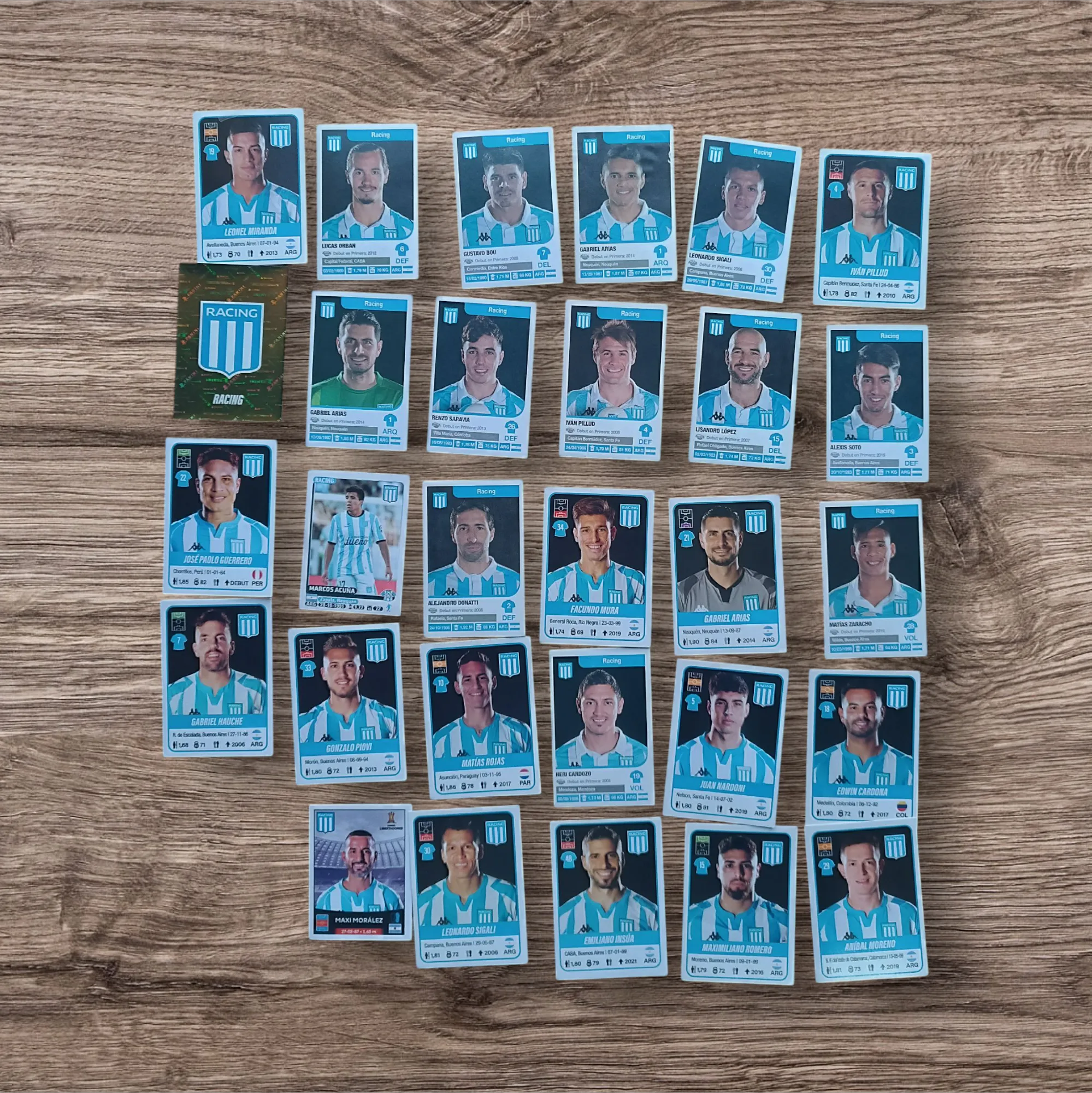 Lote 29 figuritas sin repetir Racing Club