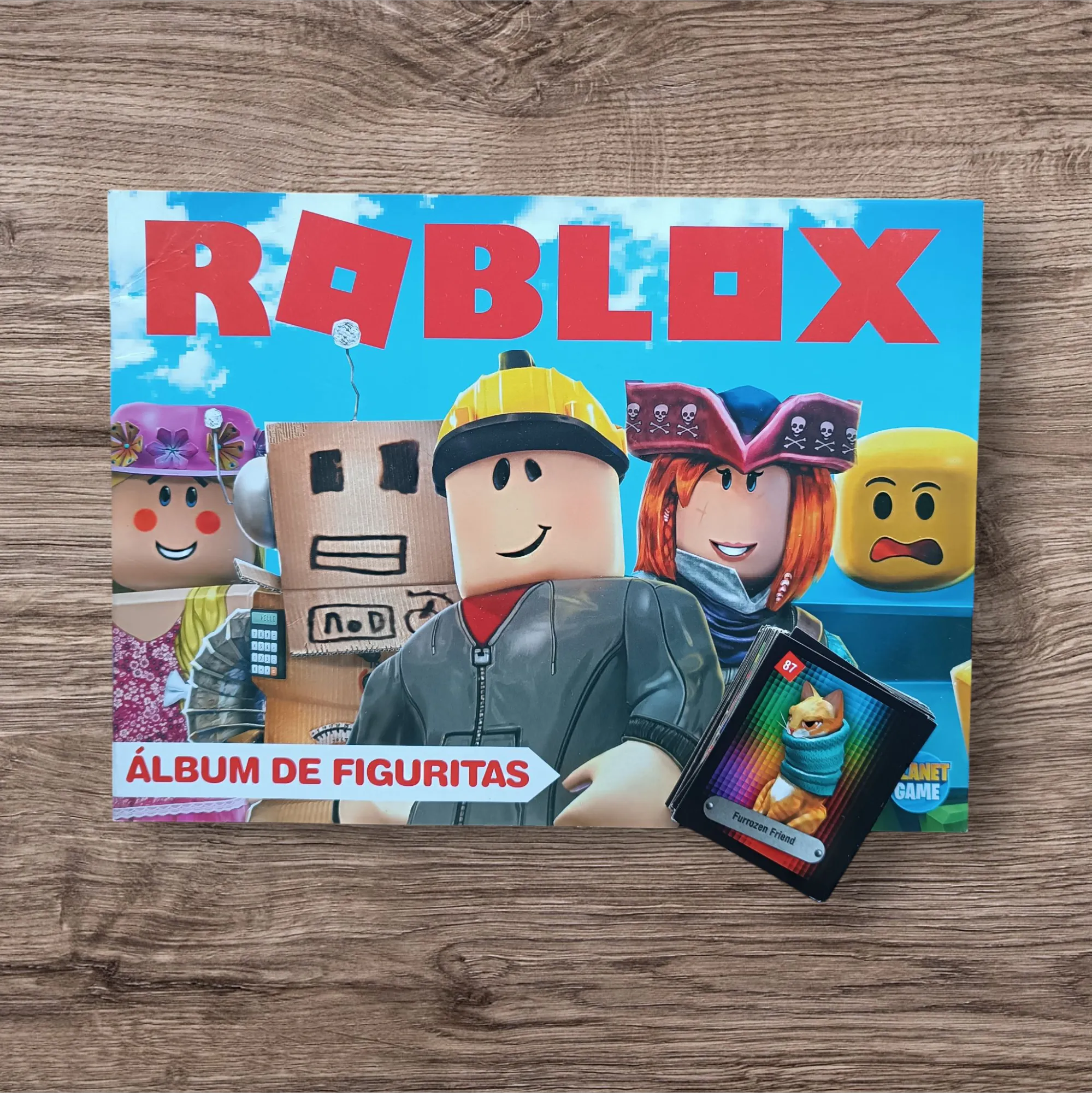 Álbum + 112 figuritas sin repetir Roblox