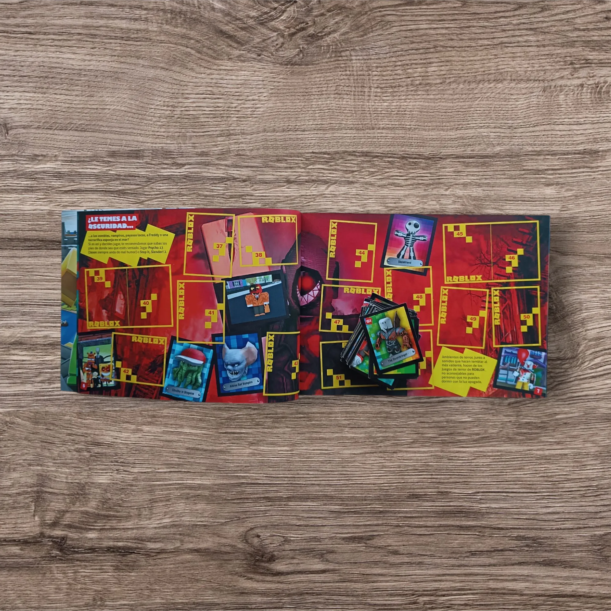 Combo Álbum + 332 figuritas Roblox
