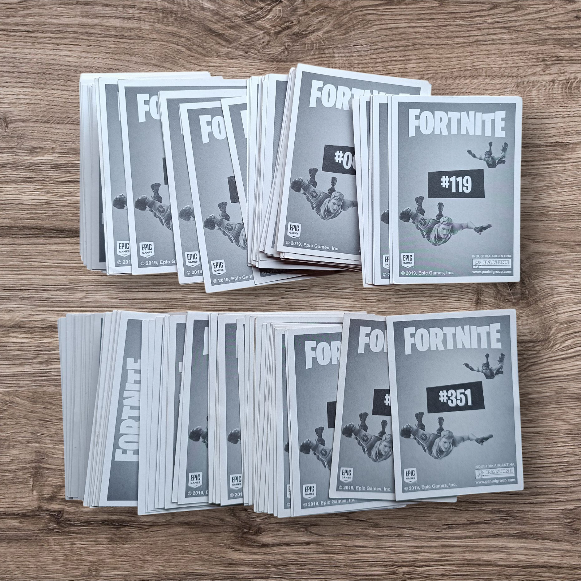 Lote 172 figuritas sin repetir Fortnite de Panini