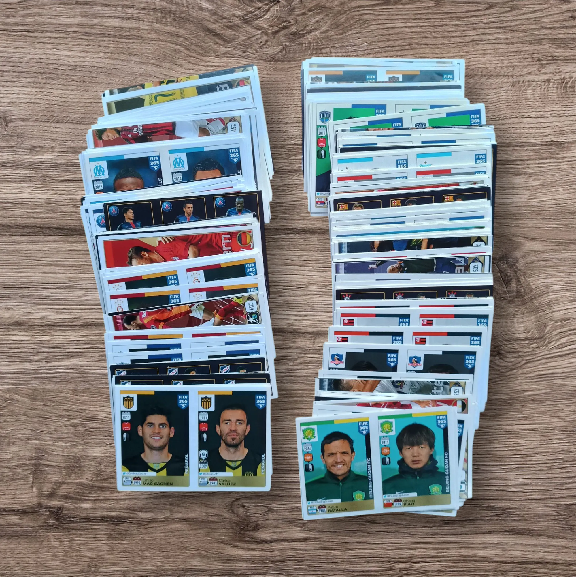 Lote 273 figuritas sin repetir FIFA 365 2016, de Panini