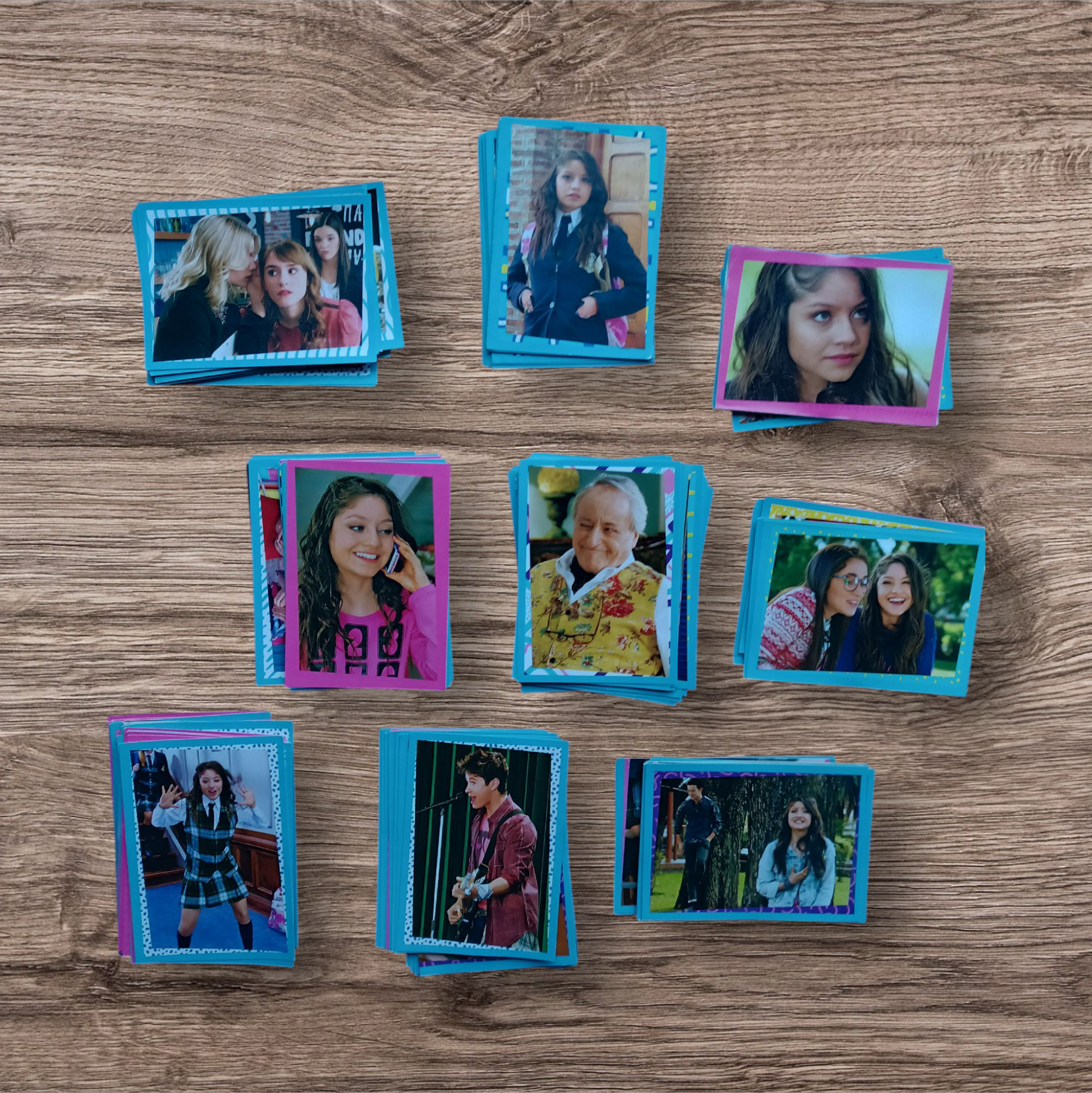 Lote 147 figuritas sin repetir de Soy Luna