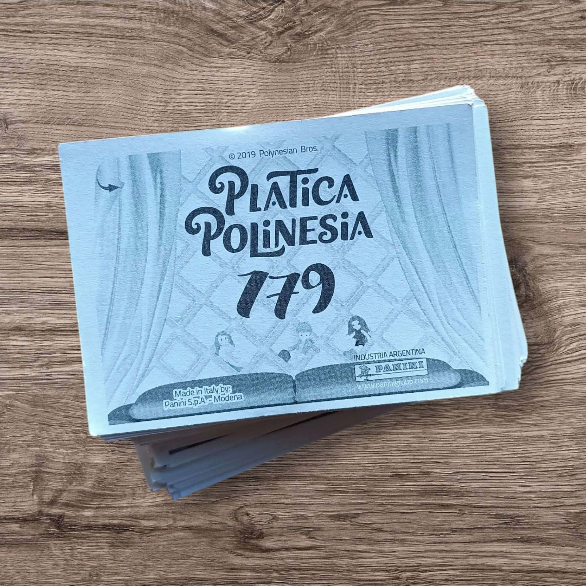 Lote 107 figuritas sin repetir Plática Polinesia, de Panini
