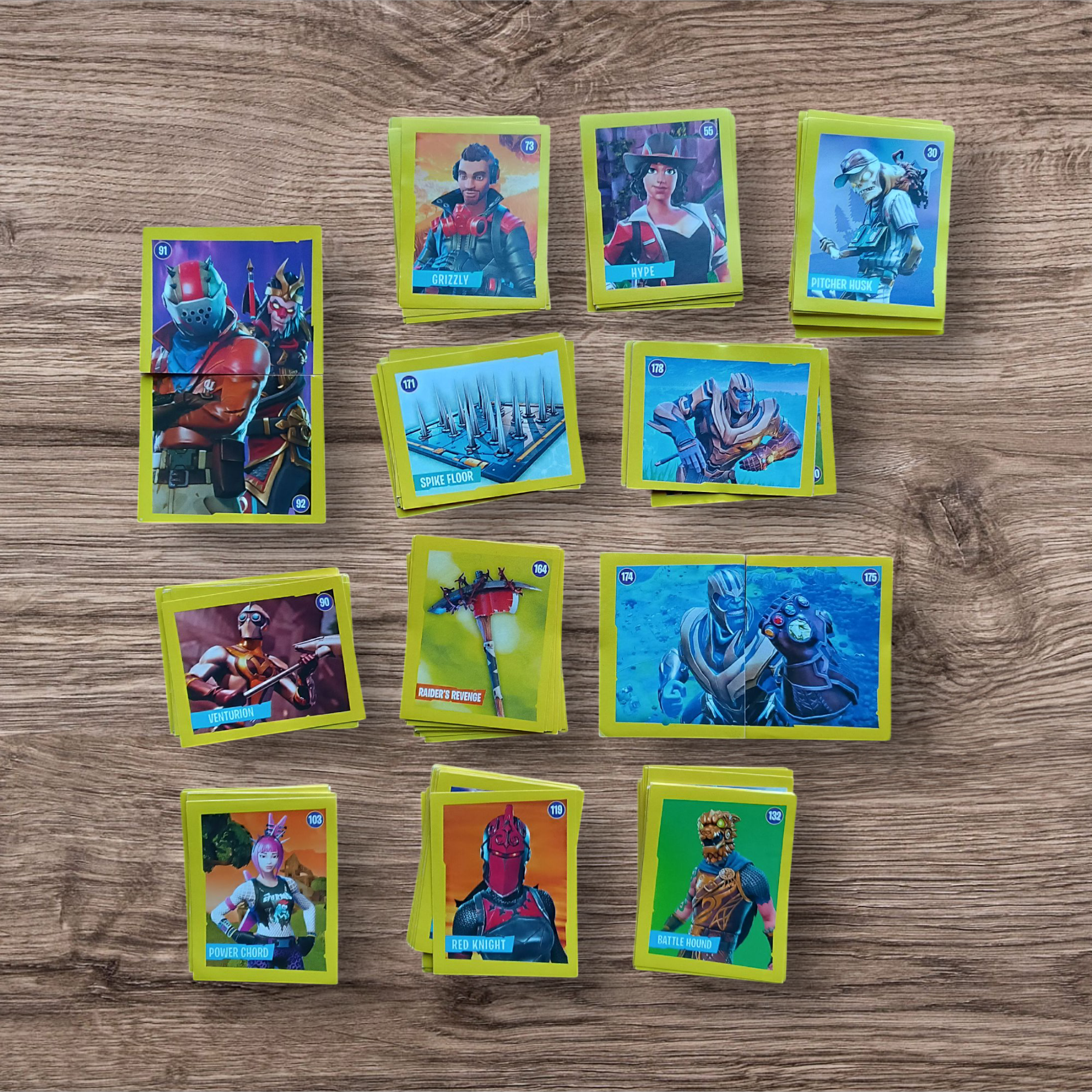 Lote 153 figuritas sin repetir Fortnite