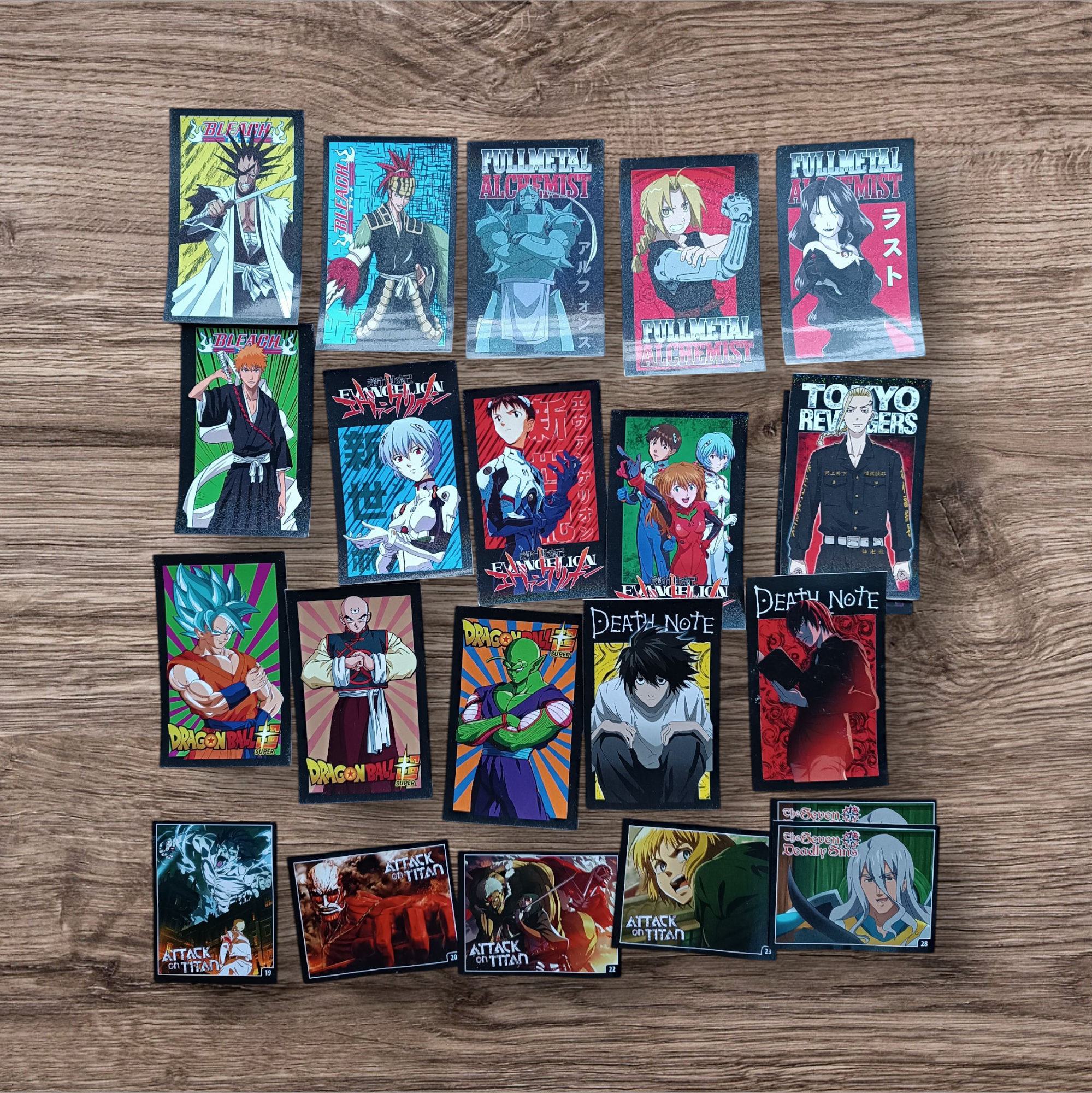 Lote 65 figuritas + 40 cartas Universo Animé