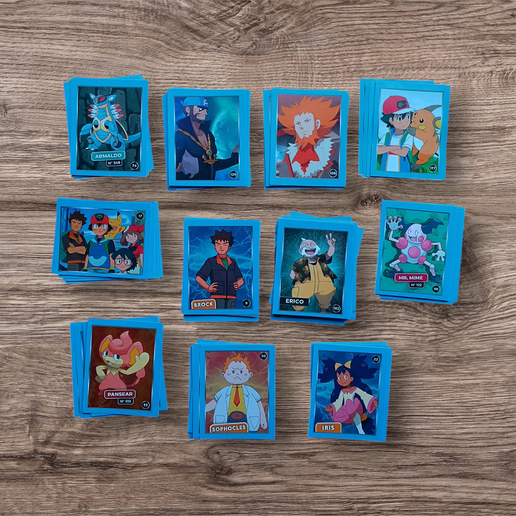 Lote 128 figuritas Pokemon