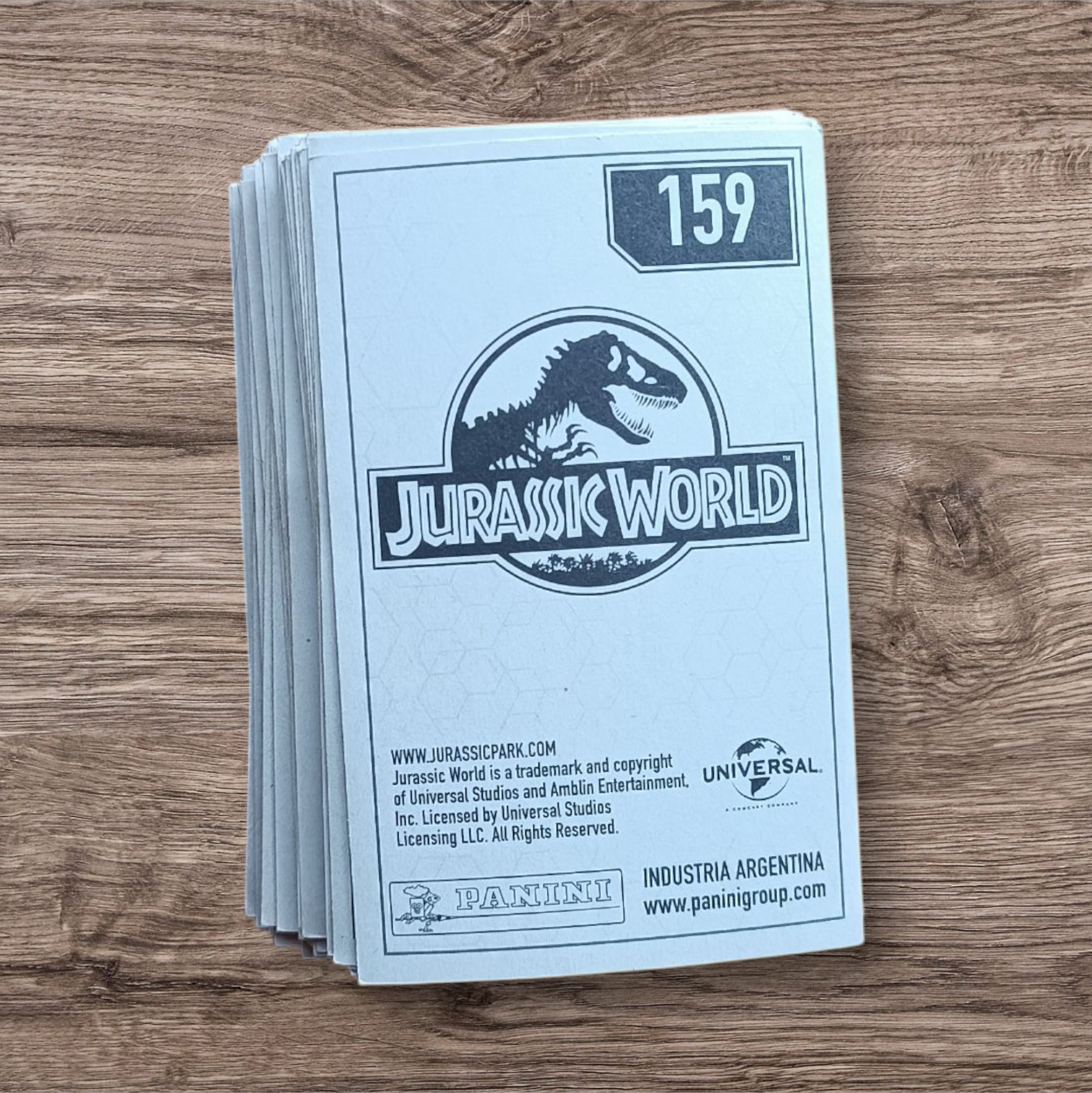 Lote 112 figuritas sin repetir Jurassic World