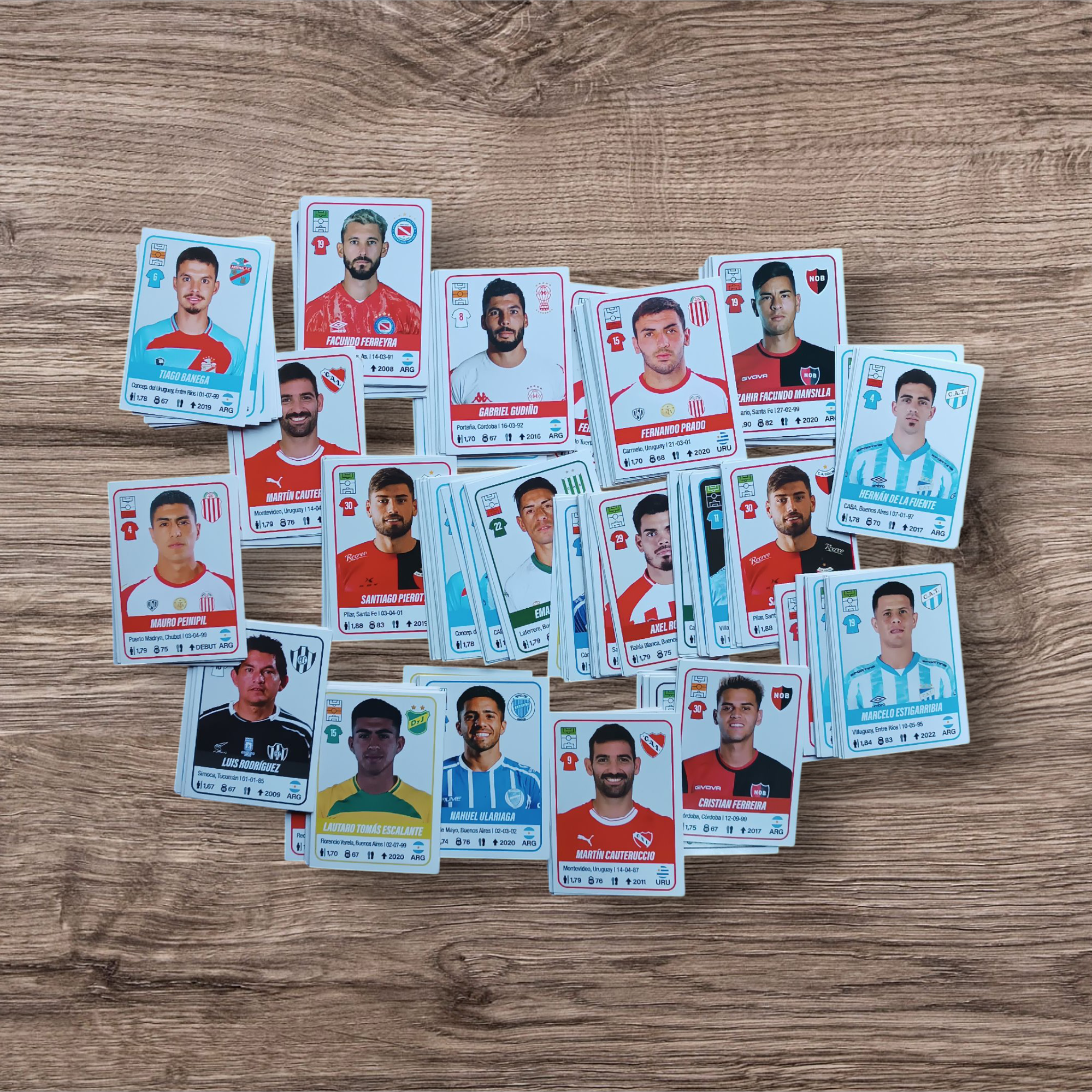Lote 250 figuritas Fútbol Argentino 2023