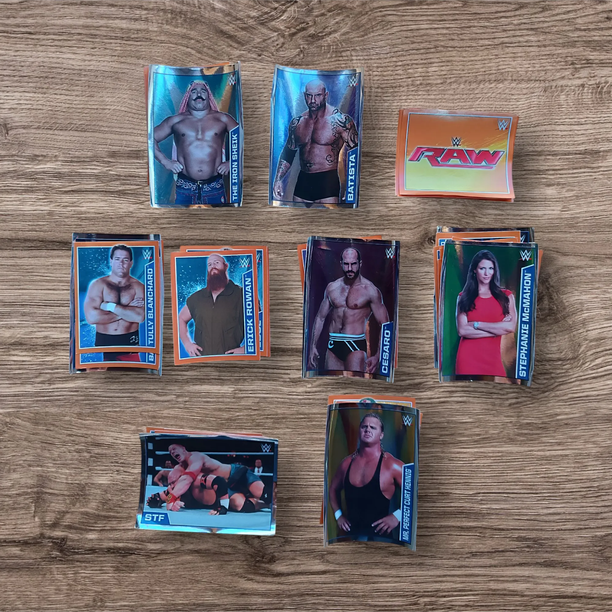 Lote 62 figuritas sin repetir WWE