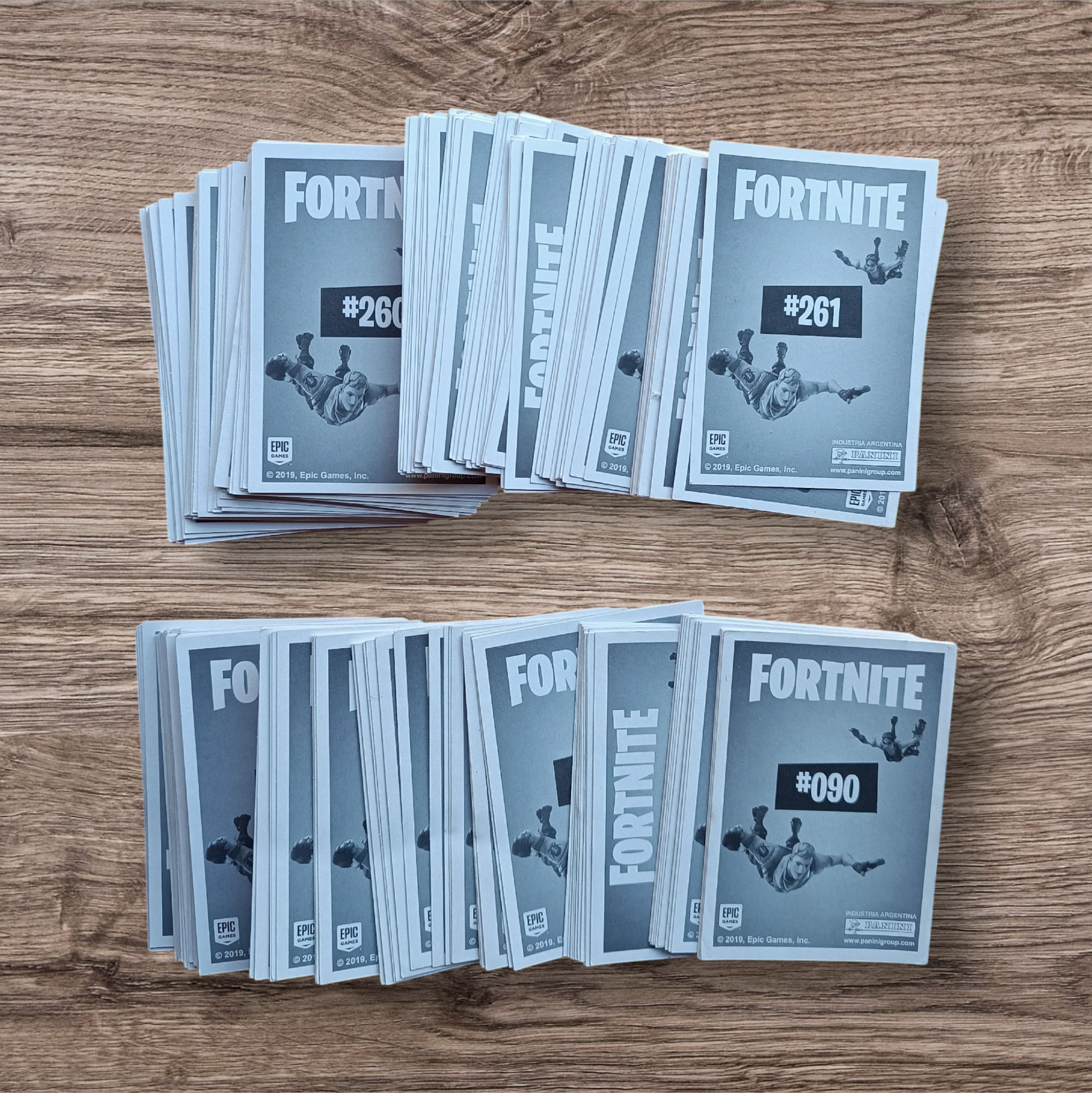 Lote 225 figuritas Fortnite, de Panini