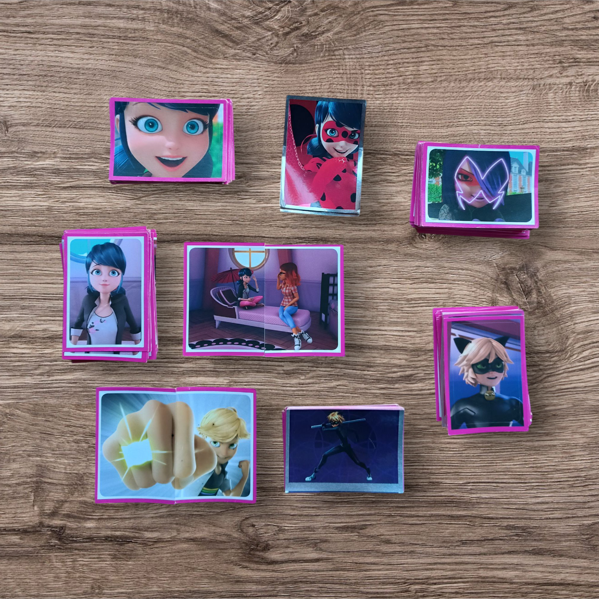 Lote 300 figuritas Miraculous
