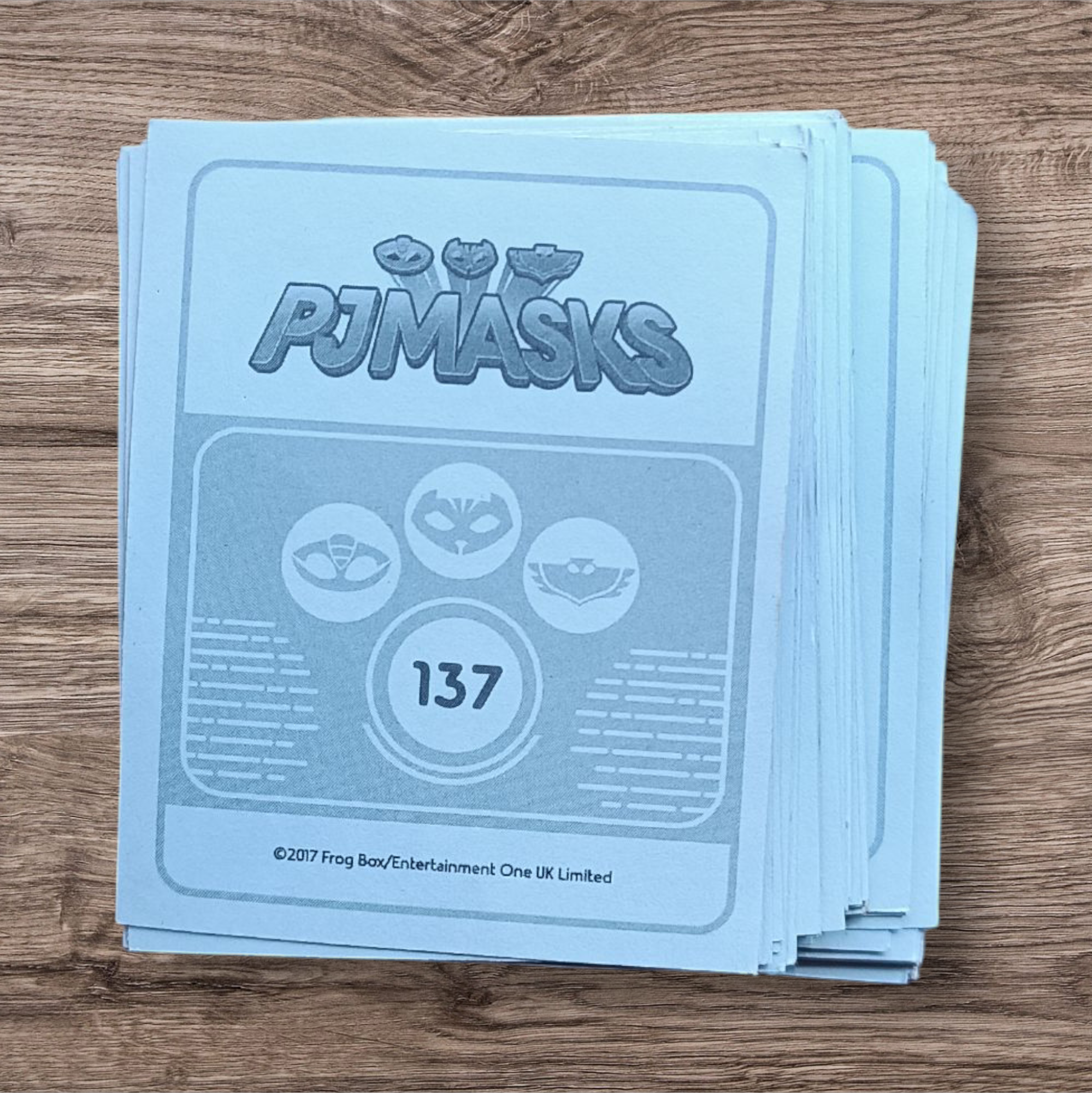 Lote 66 figuritas sin repetir Pj Masks