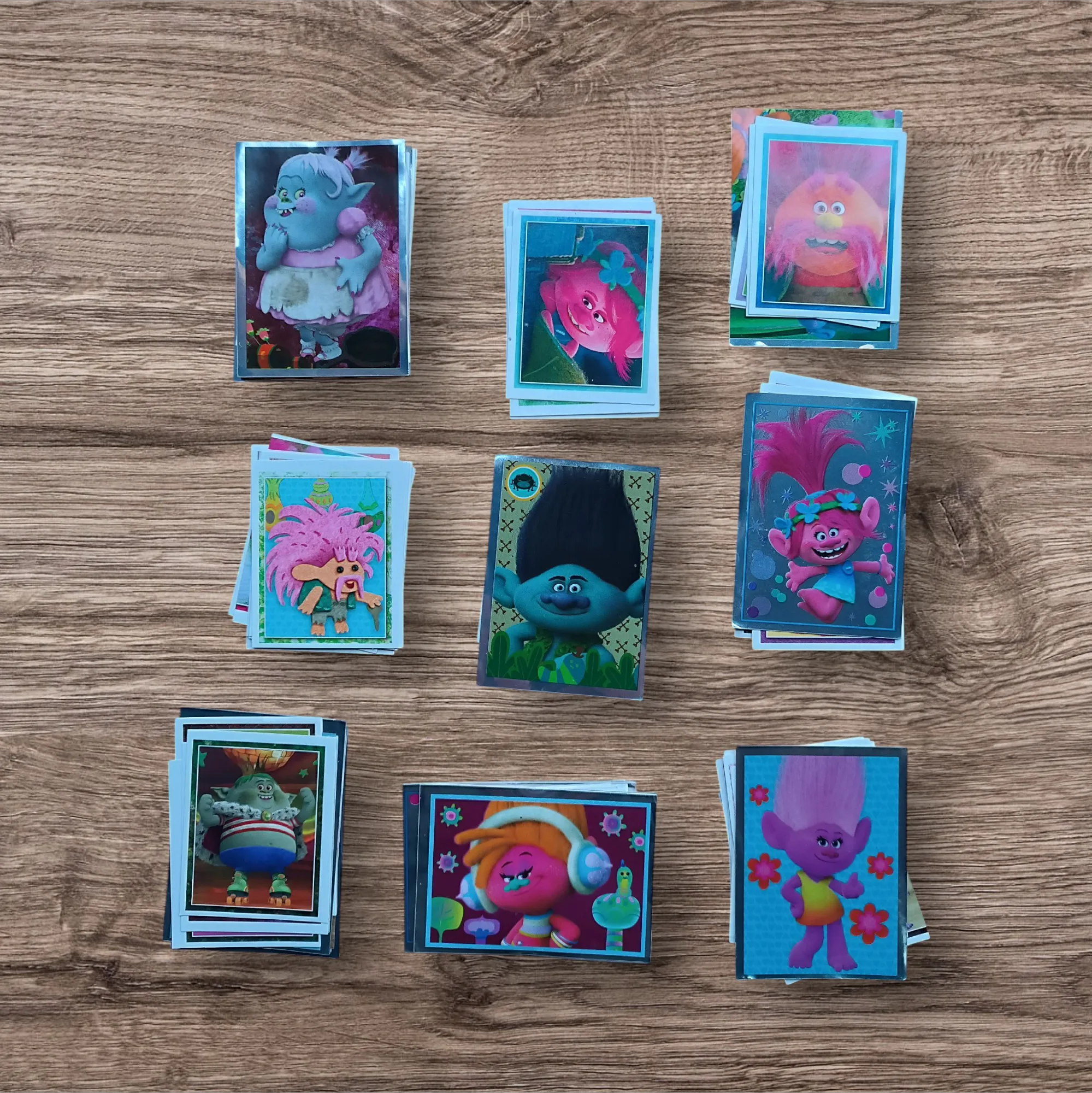 Lote 105 figuritas sin repetir Trolls