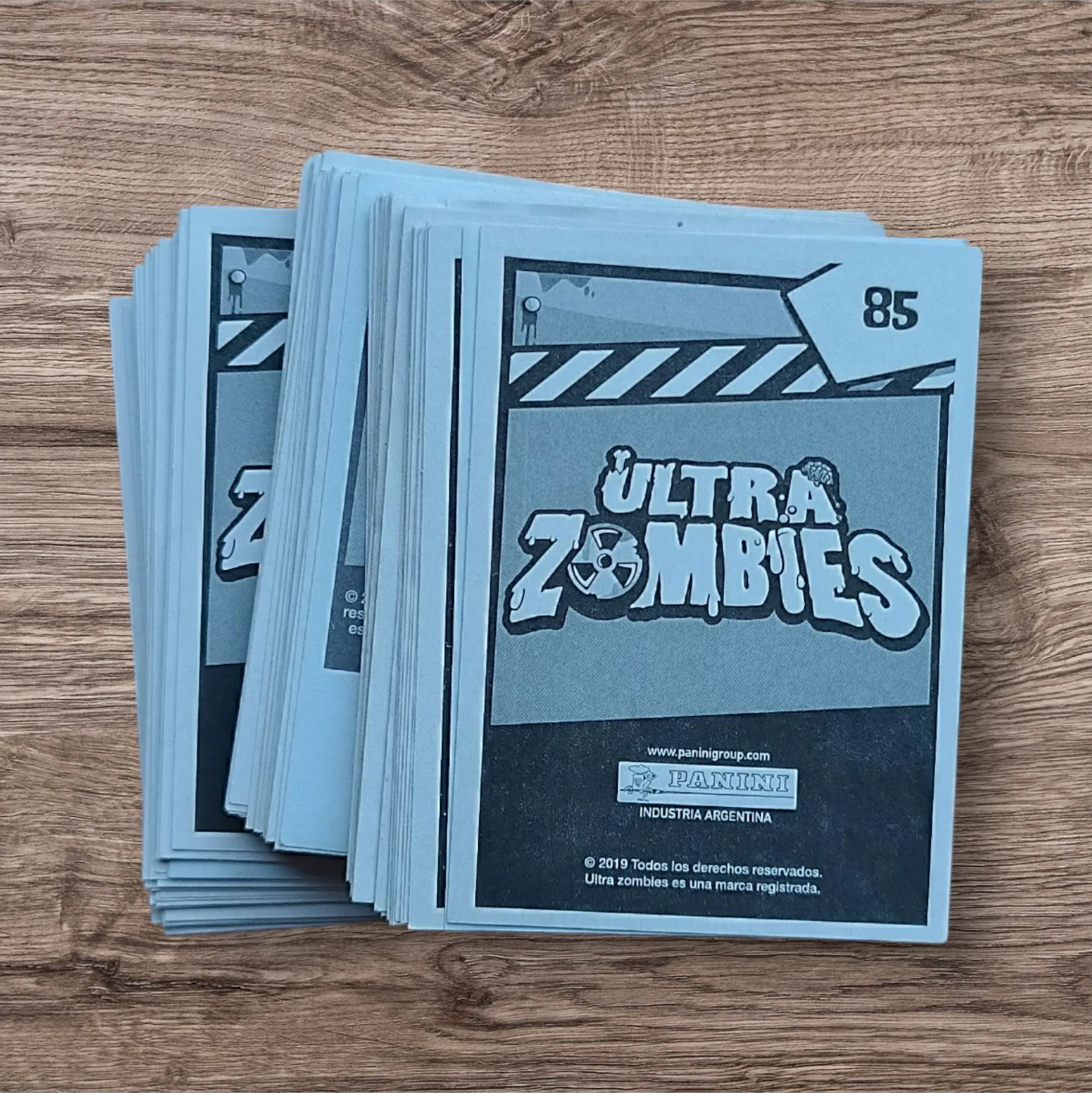 Lote 111 figuritas sin repetir Ultra Zombies