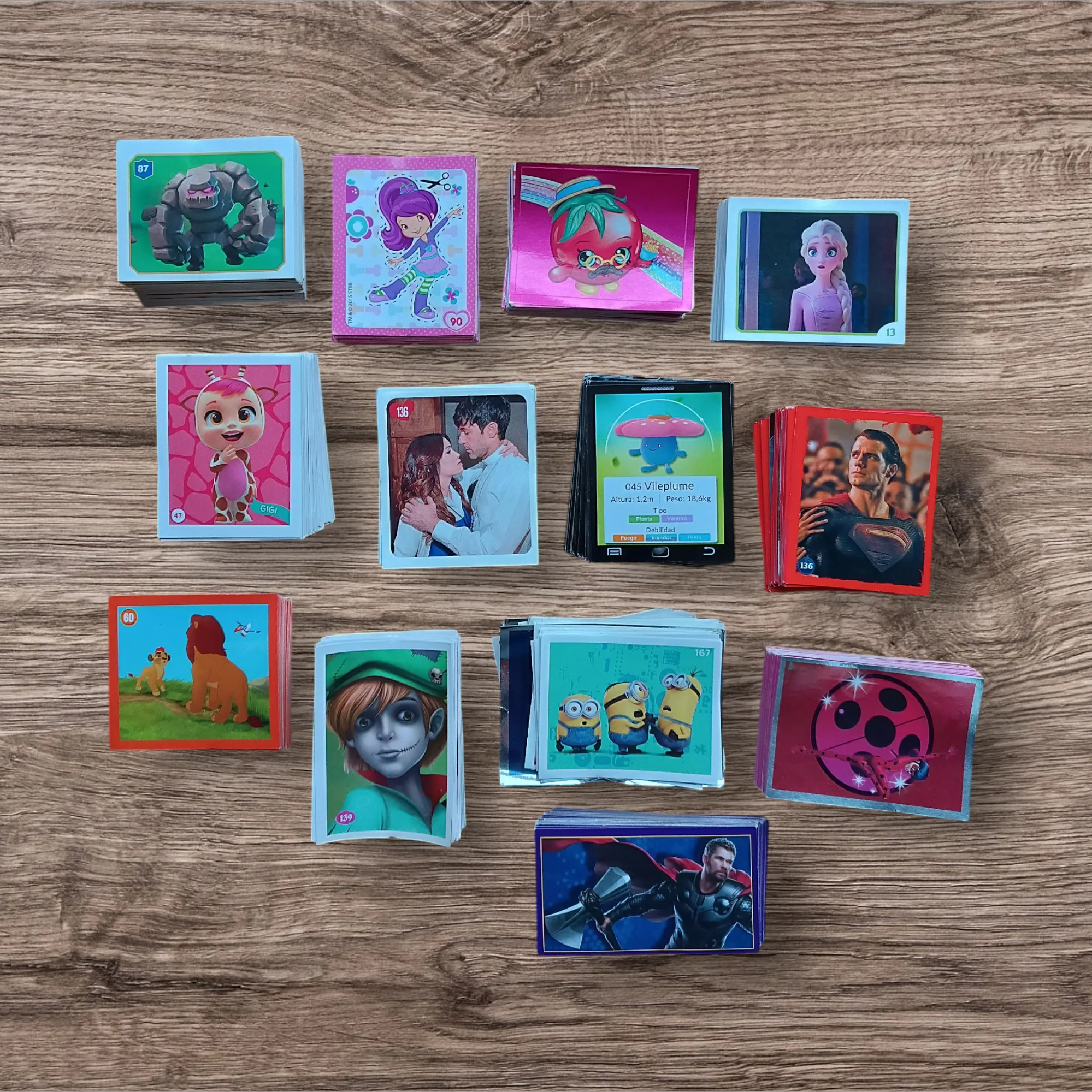 Lote 1300 figuritas colecciones varias