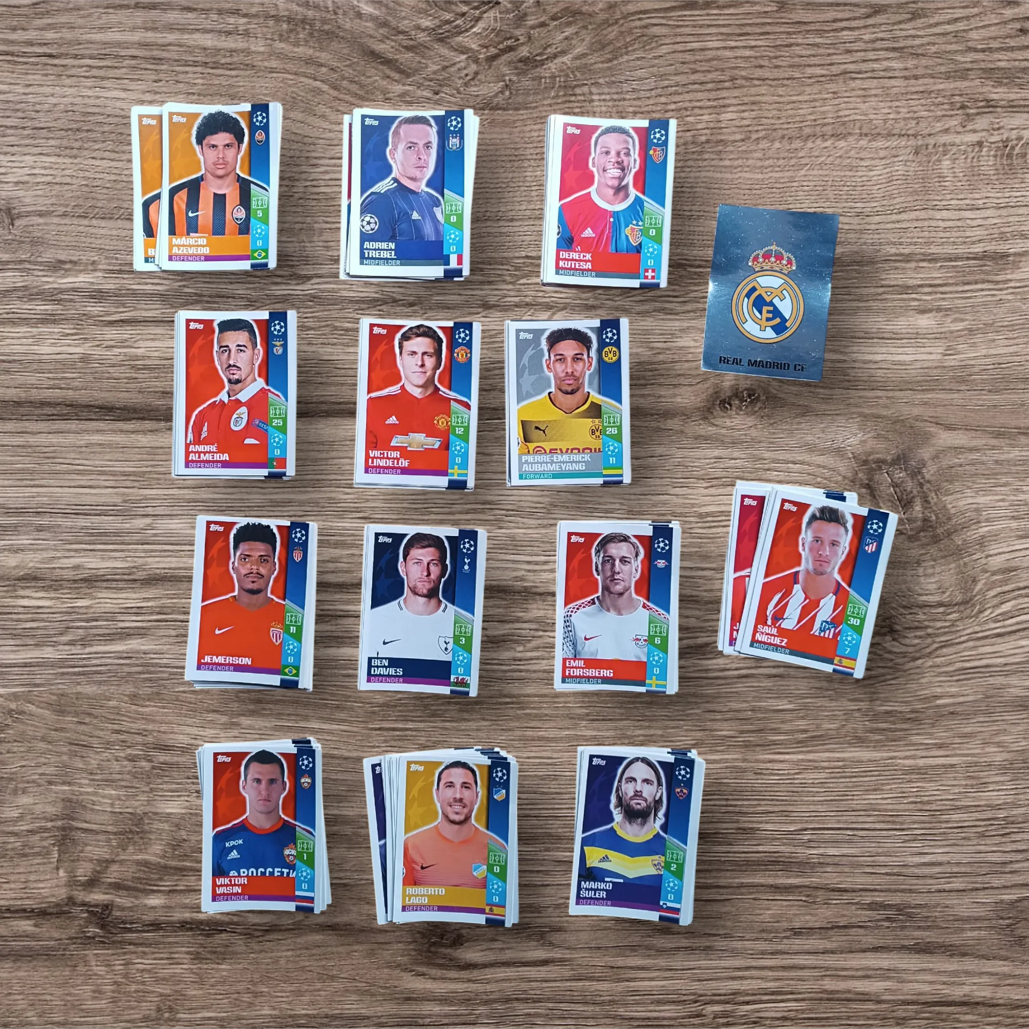 Lote 129 figuritas sin repetir Champions League 2017/18