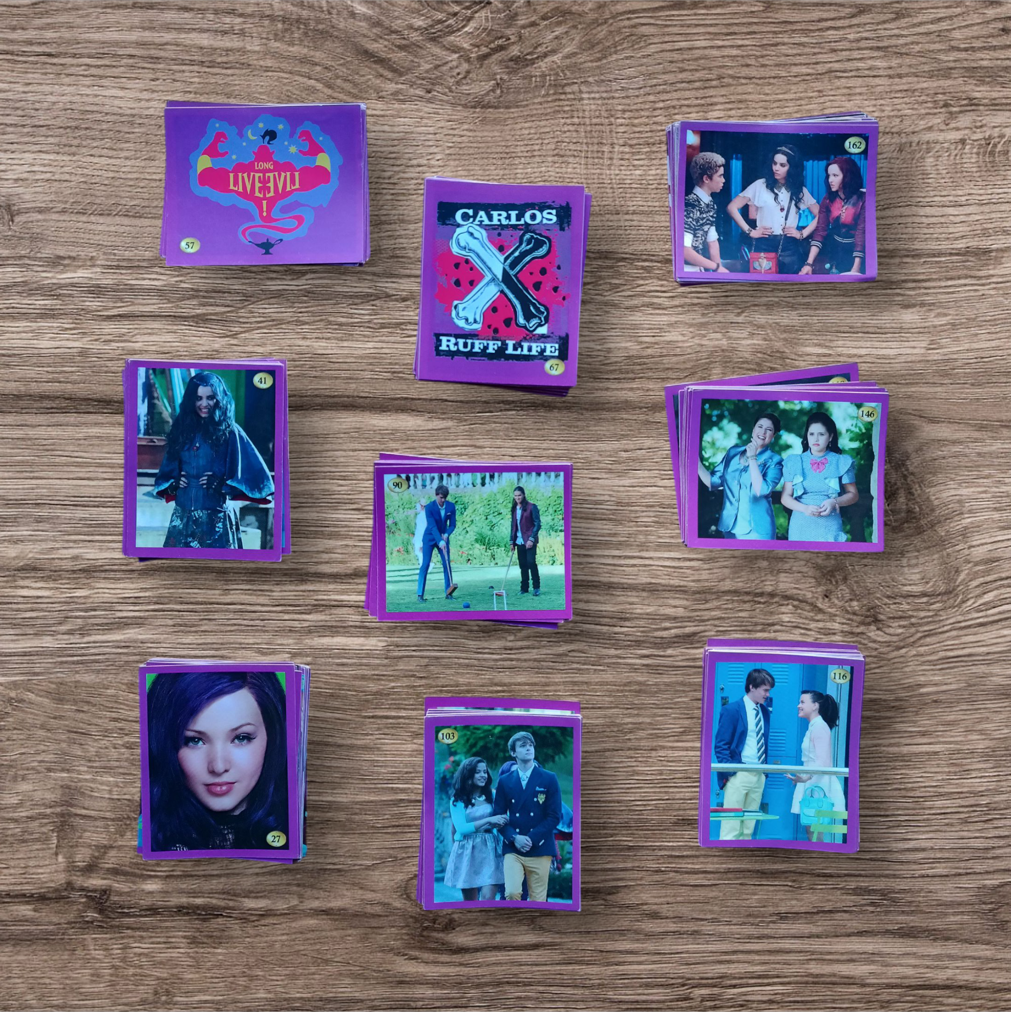 Lote 138 figuritas sin repetir Descendientes