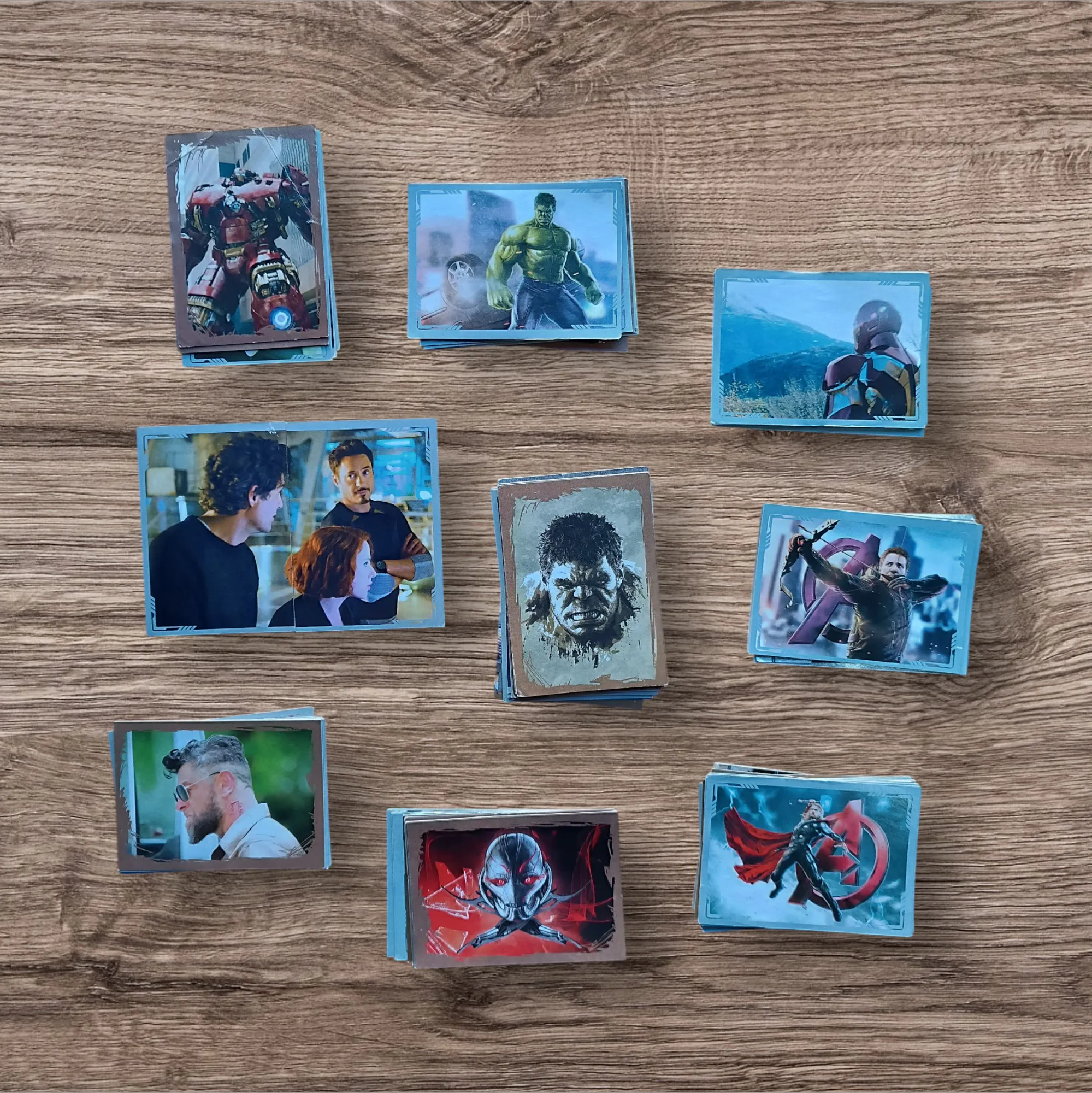 Lote 110 figuritas sin repetir Avengers Era de Ultrón