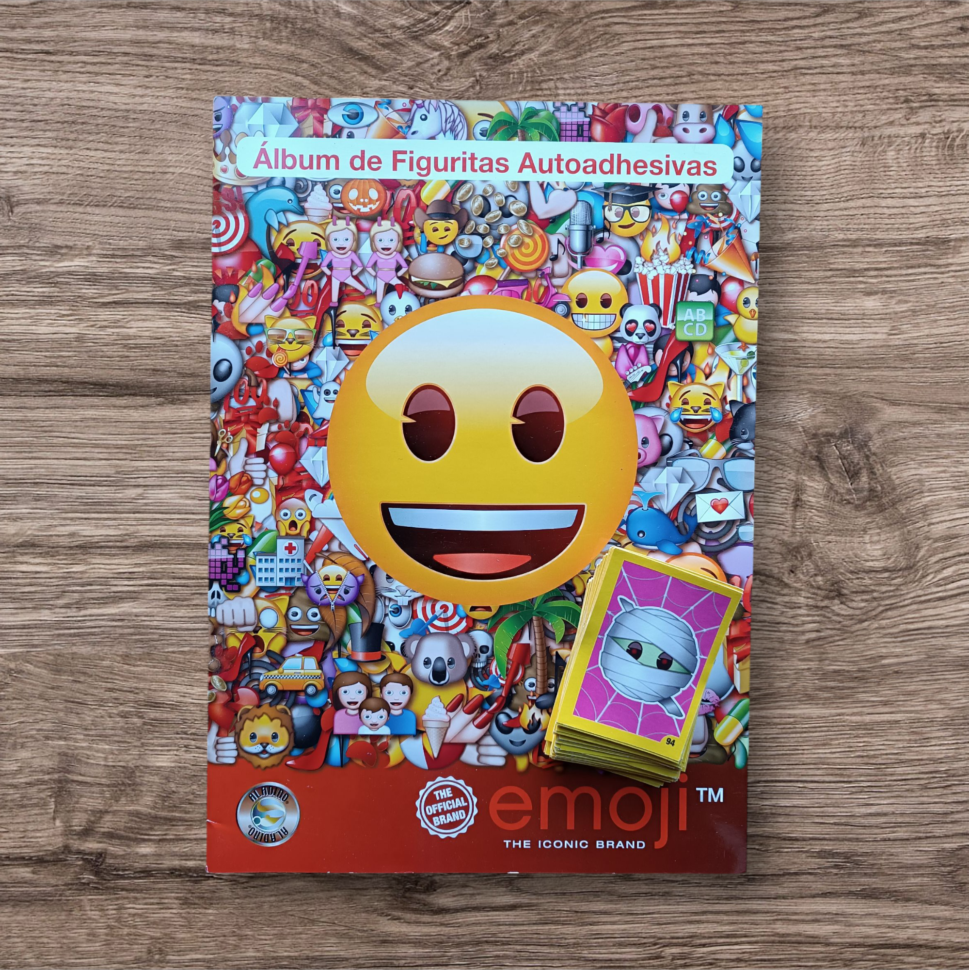 Álbum + 61 figuritas sin repetir Emojis