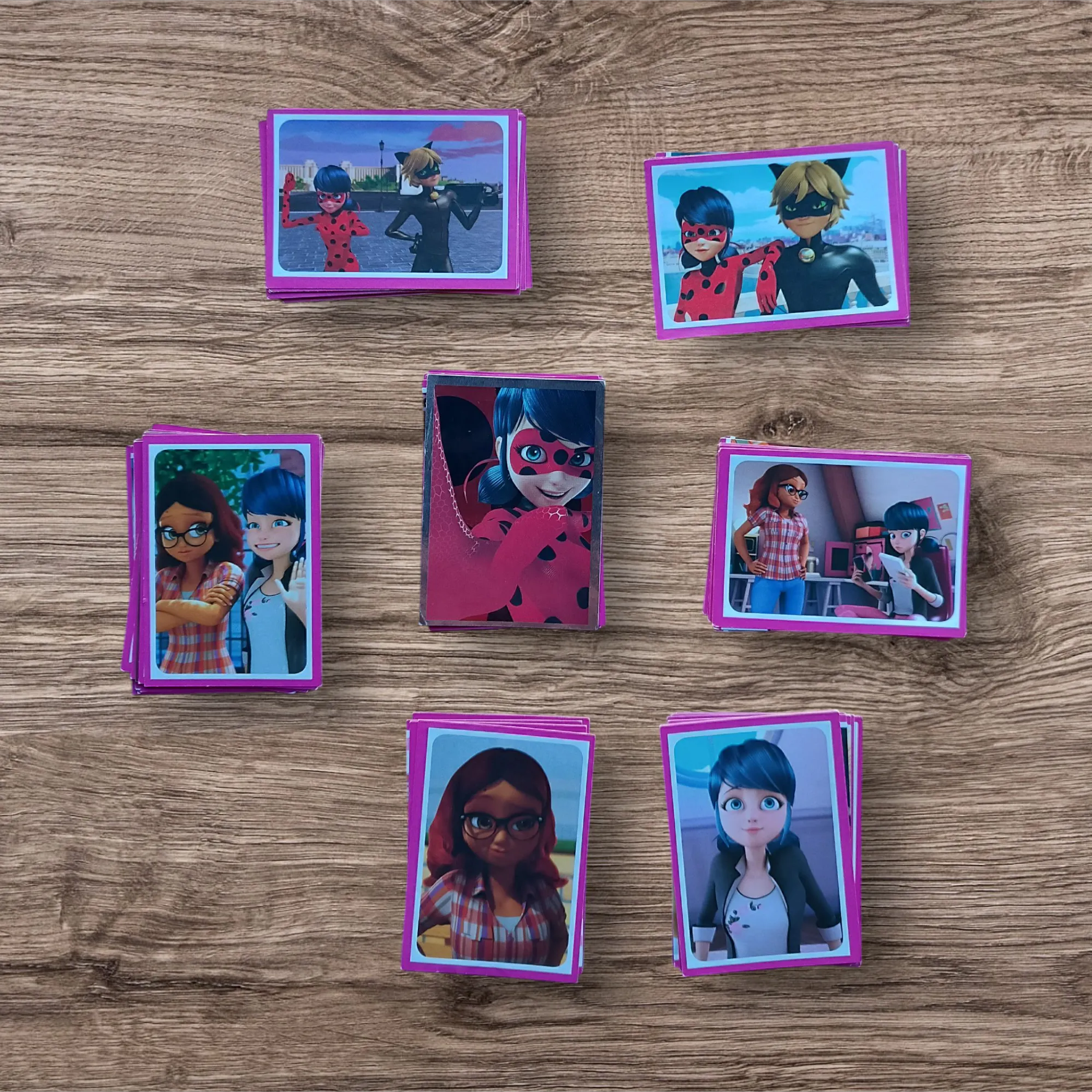 Lote 51 figuritas sin repetir Miraculous 2017