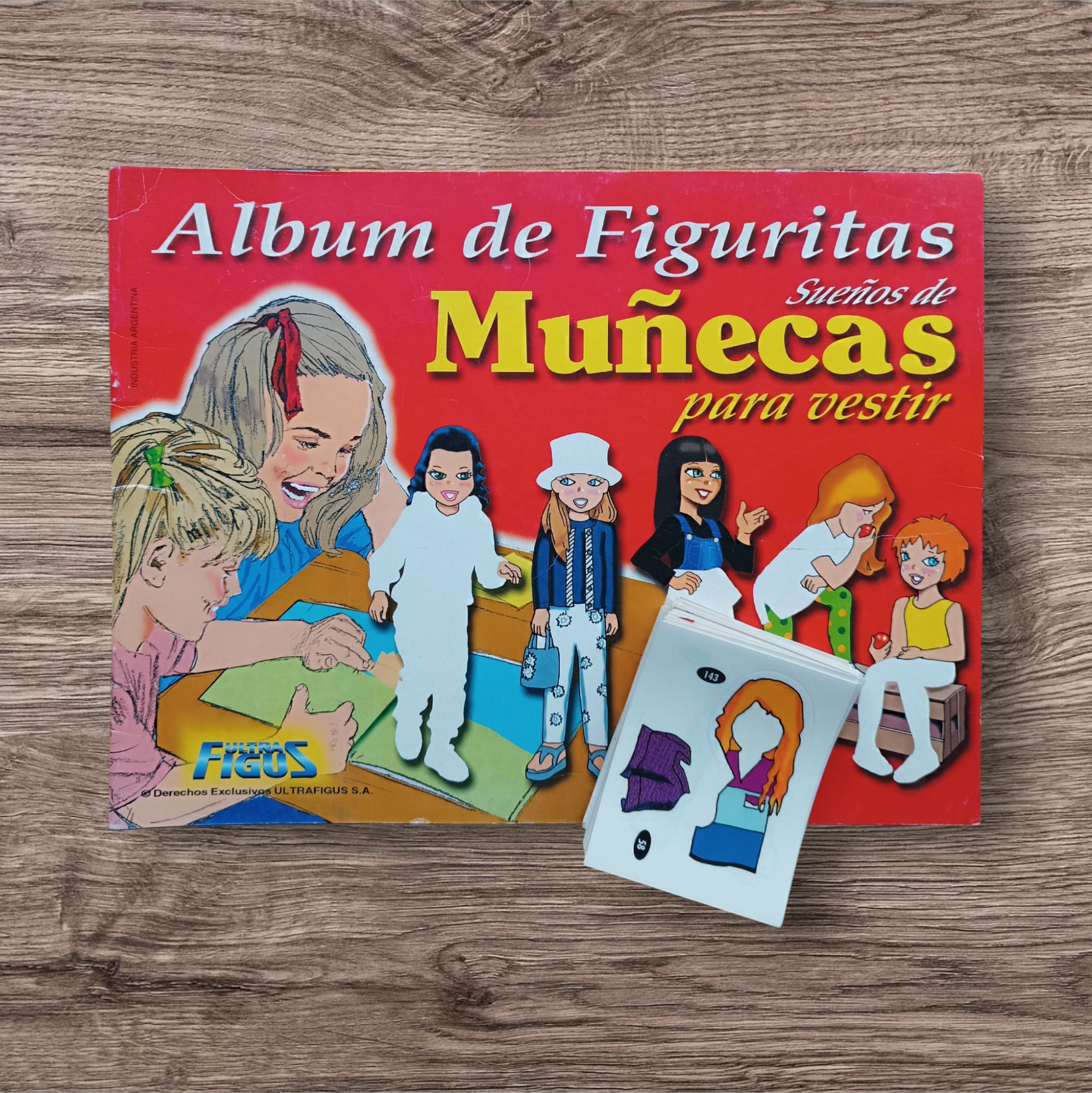 Álbum + 58 figuritas sin repetir Muñecas para vestir