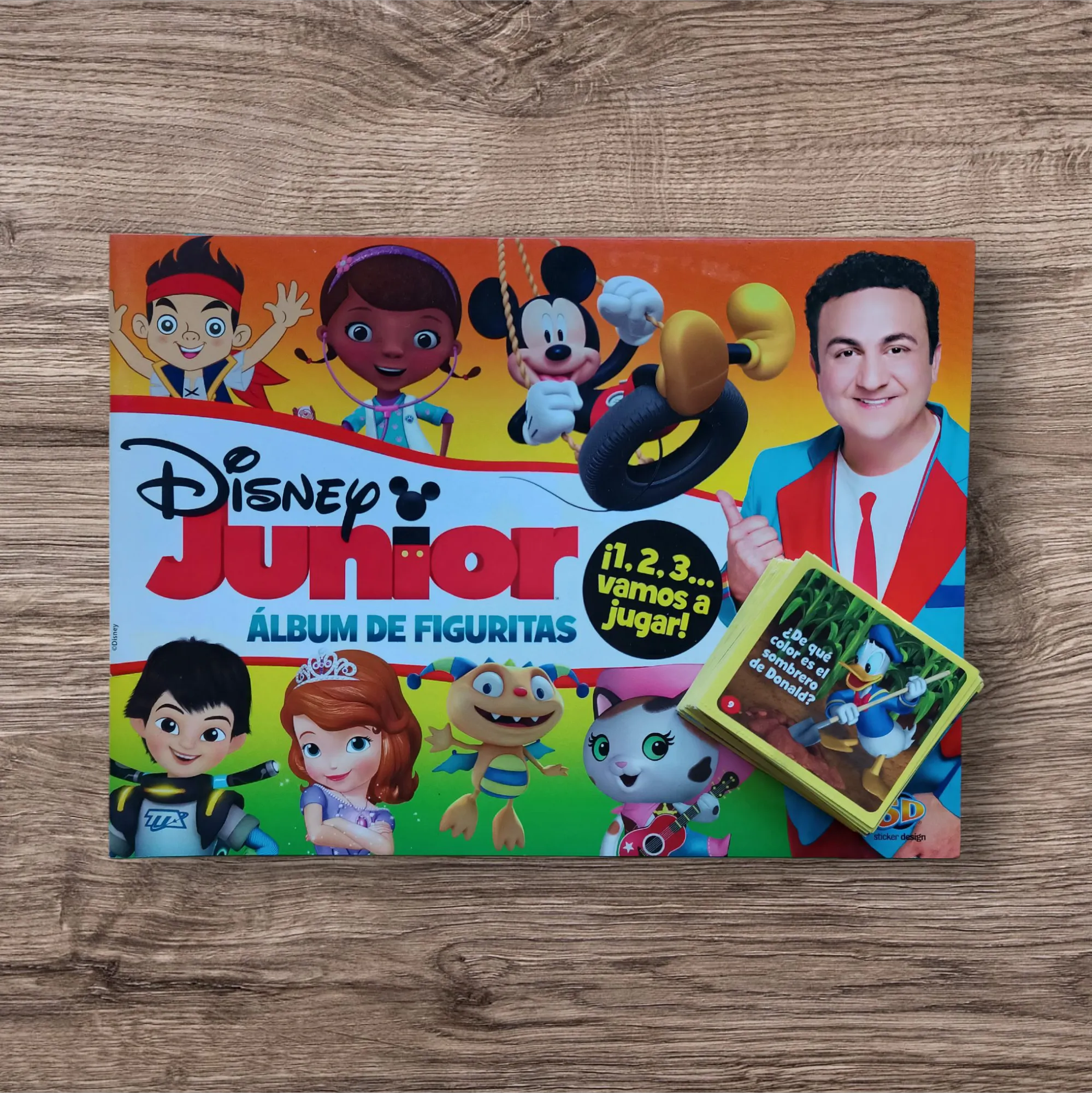 Álbum + 82 figuritas sin repetir Disney Junior