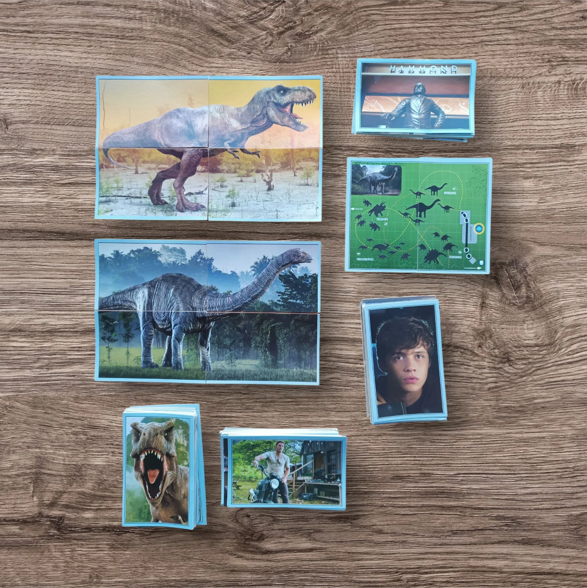 Lote 172 figuritas sin repetir Jurassic World