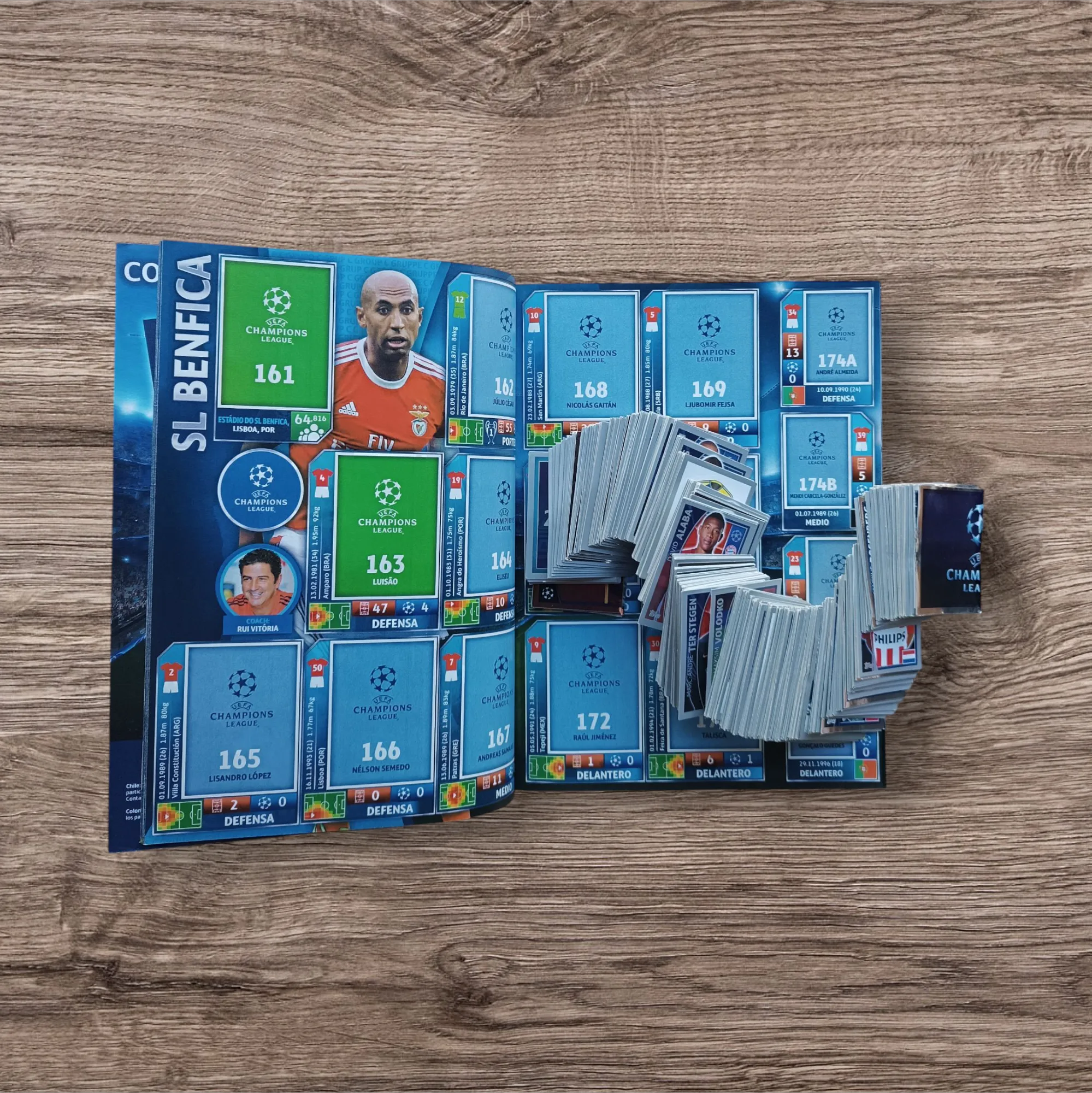 Álbum + 538 figuritas sin repetir Champions League 2015/2016
