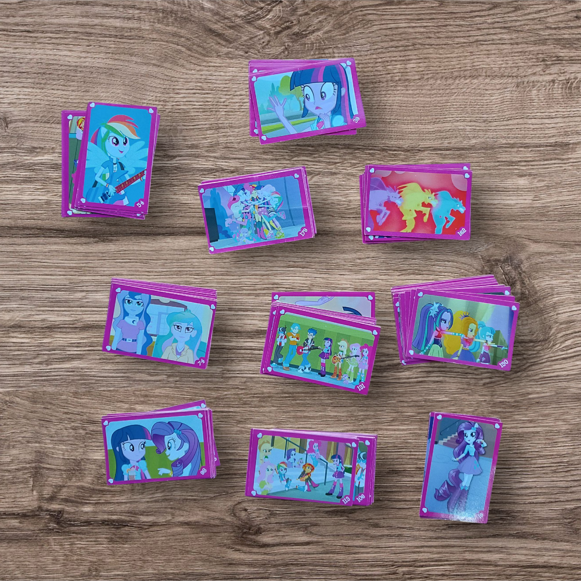 Lote 140 figuritas sin repetir Equestria Girls