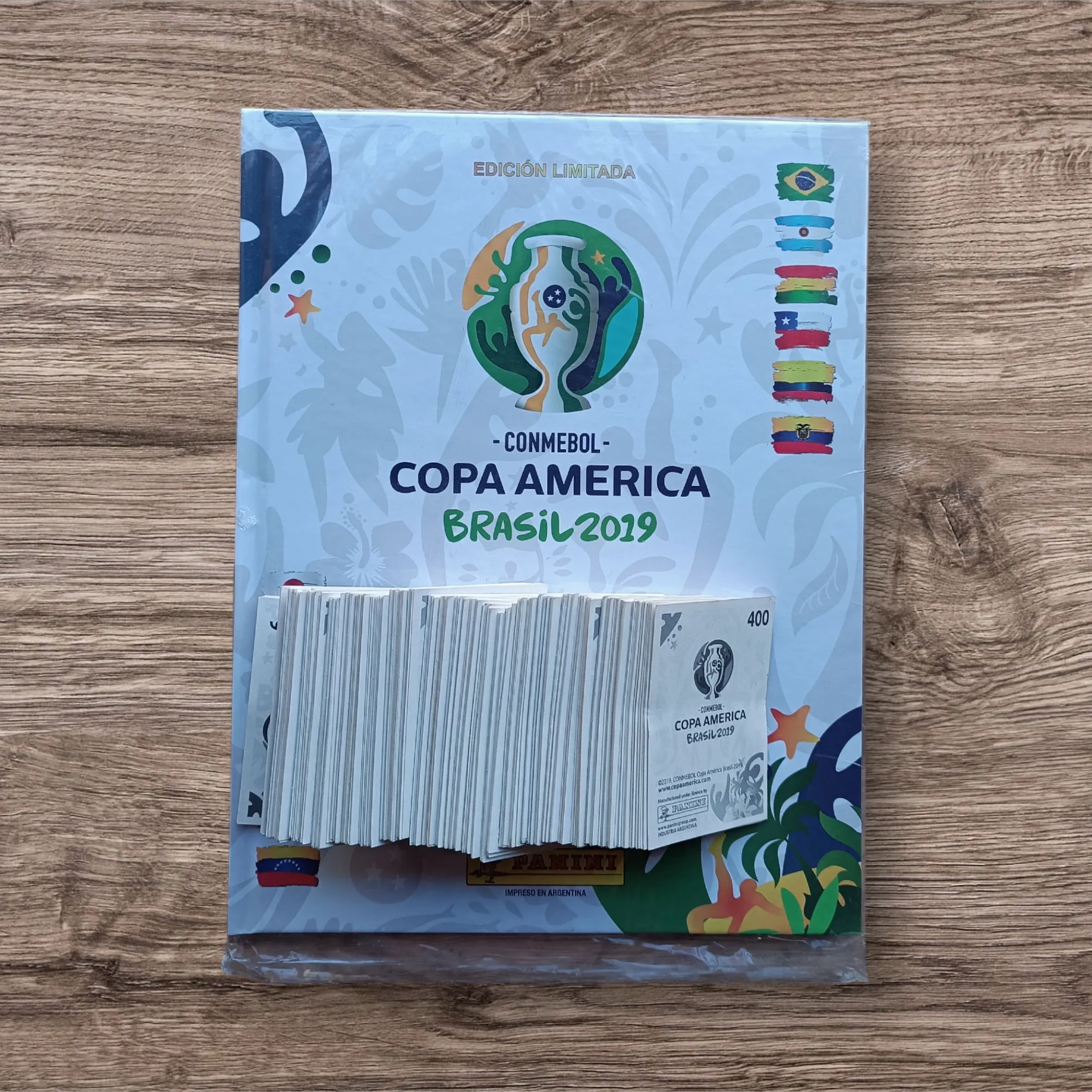 Álbum tapa dura + 369 figuritas sin repetir Copa América 2019