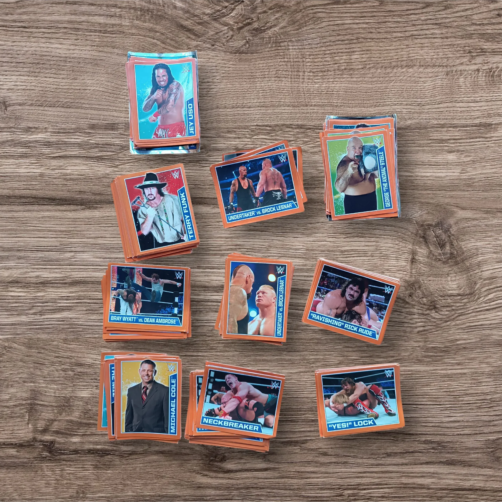 Lote 208 figuritas WWE