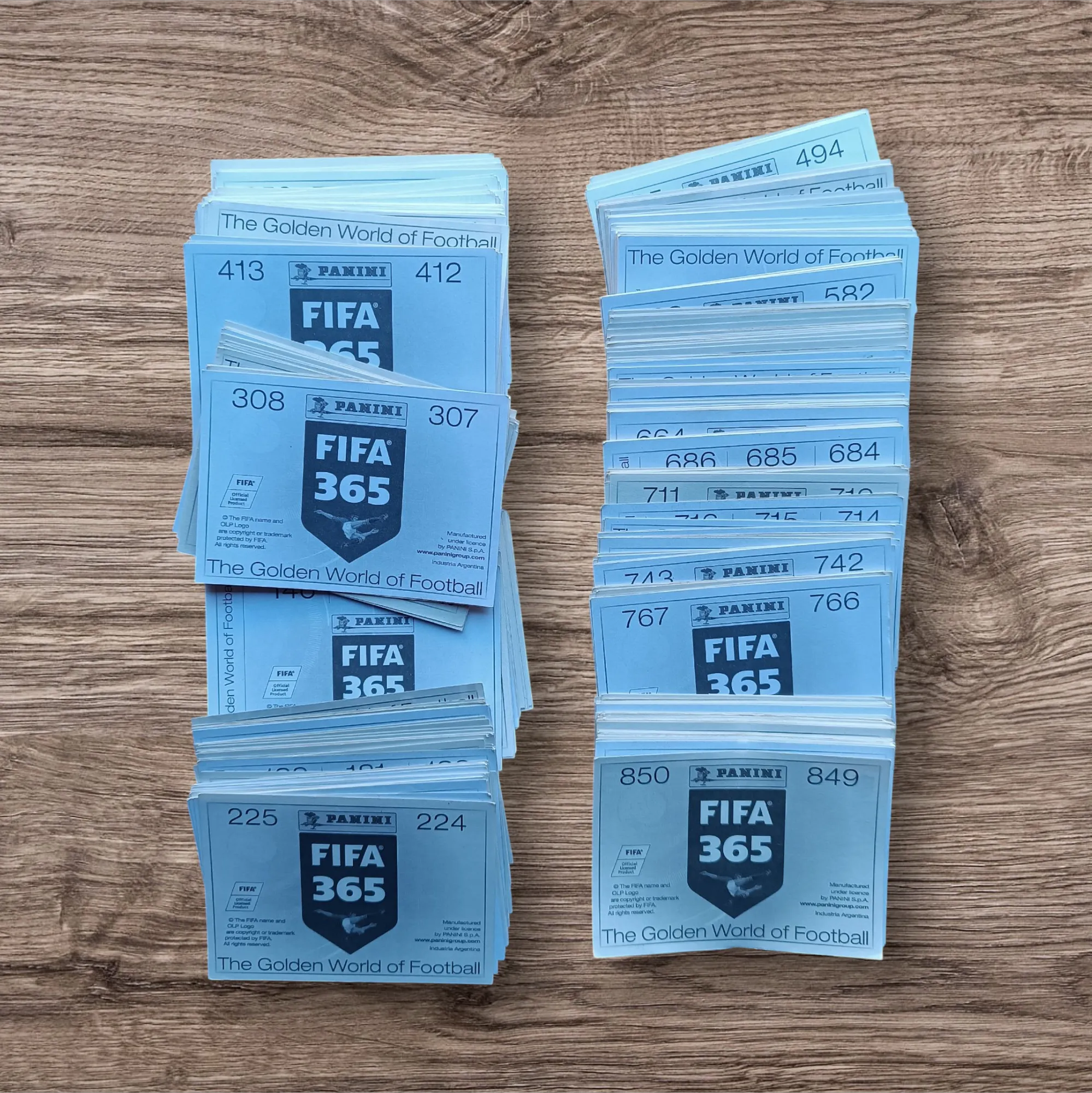 Lote 368 figuritas sin repetir de FIFA 365 del 2016