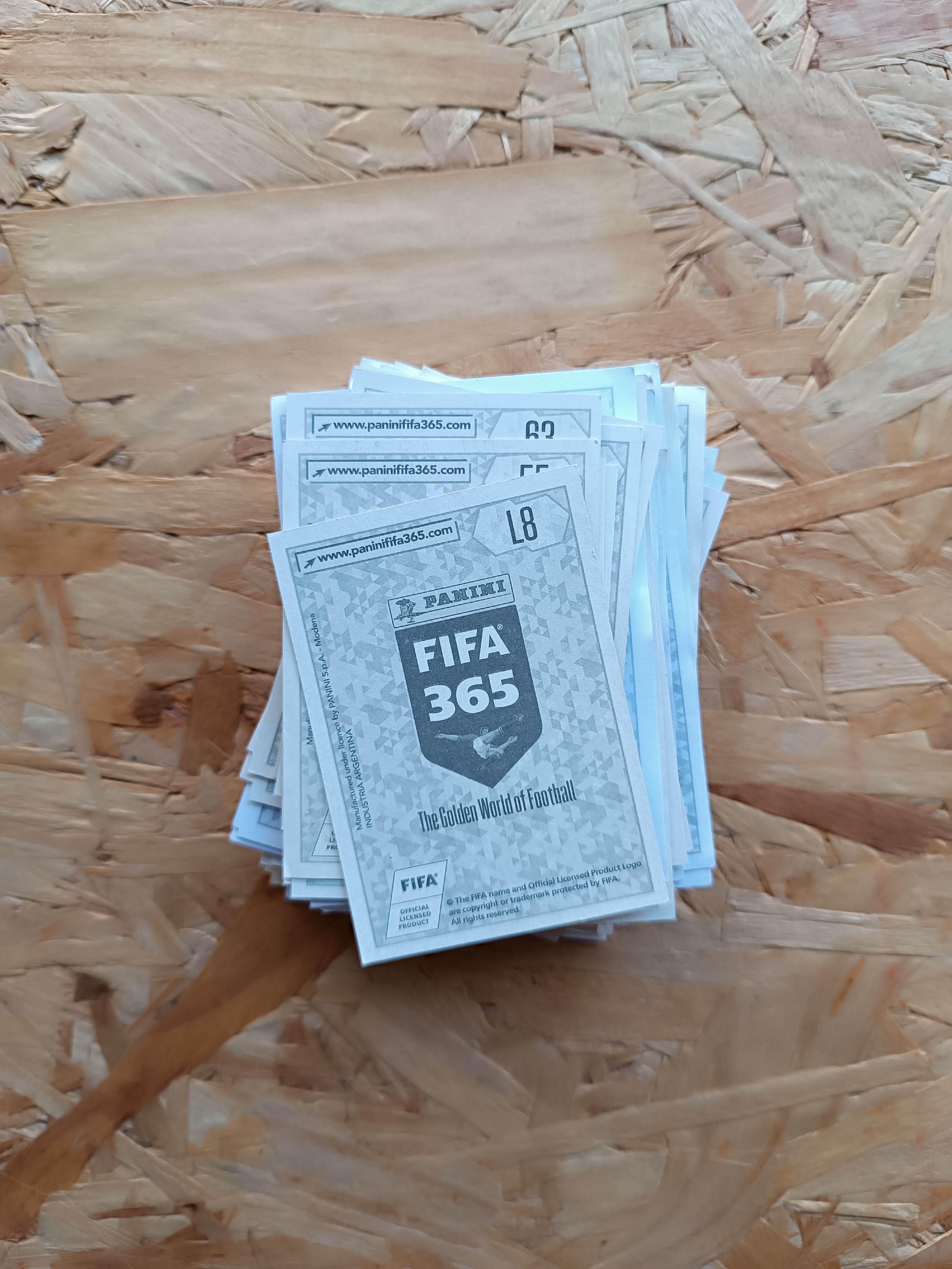 Lote 104 figuritas sin repetir FIFA 365 2018